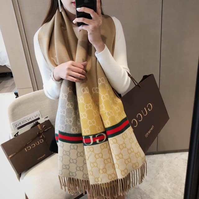 Gucci Specializing in European-Style Products: Double-Sided Jacquard Long-Fringed Scarf