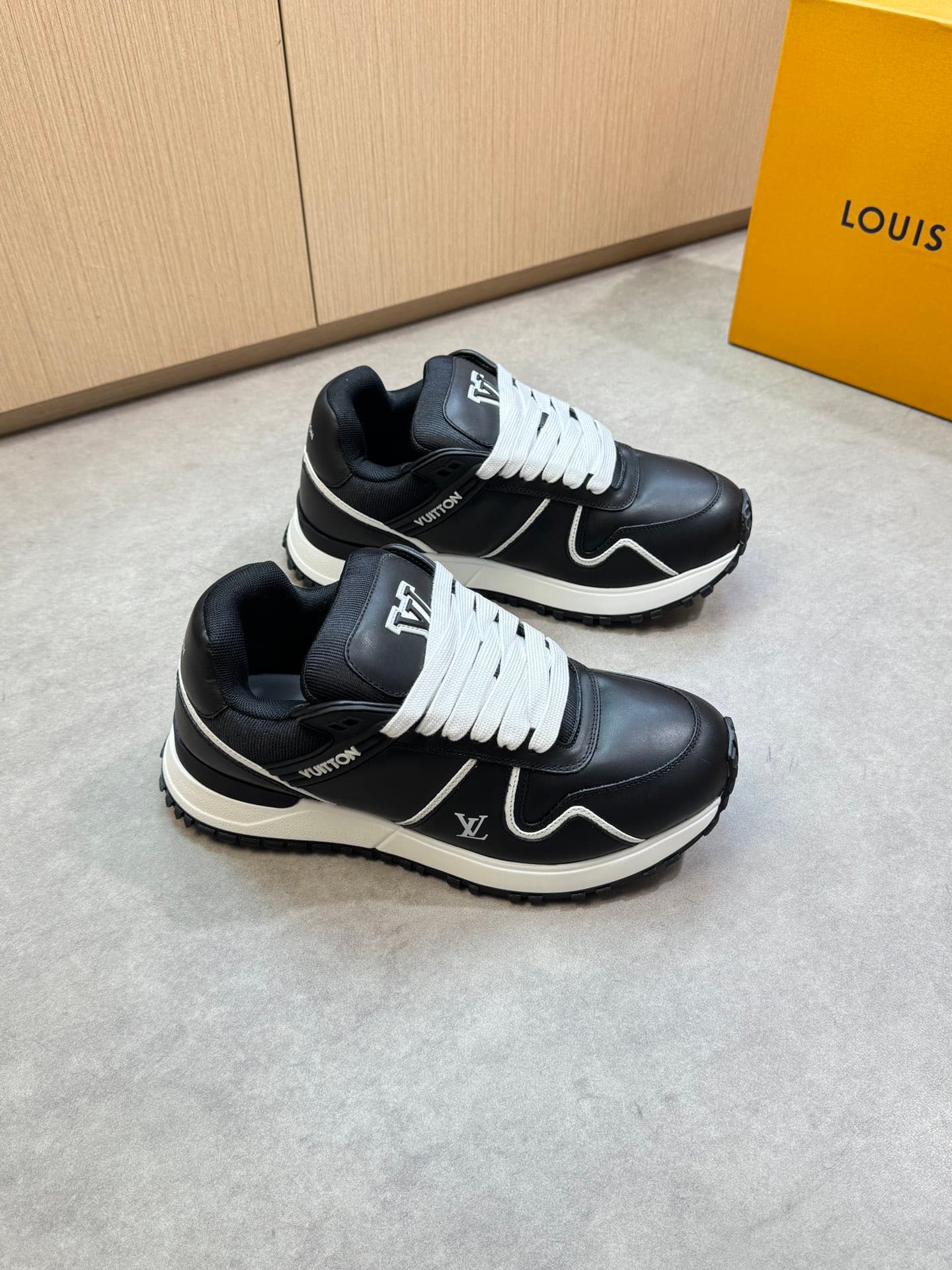 Louis Vuitton Louis Vuitton 5008 休闲运动鞋, view 1