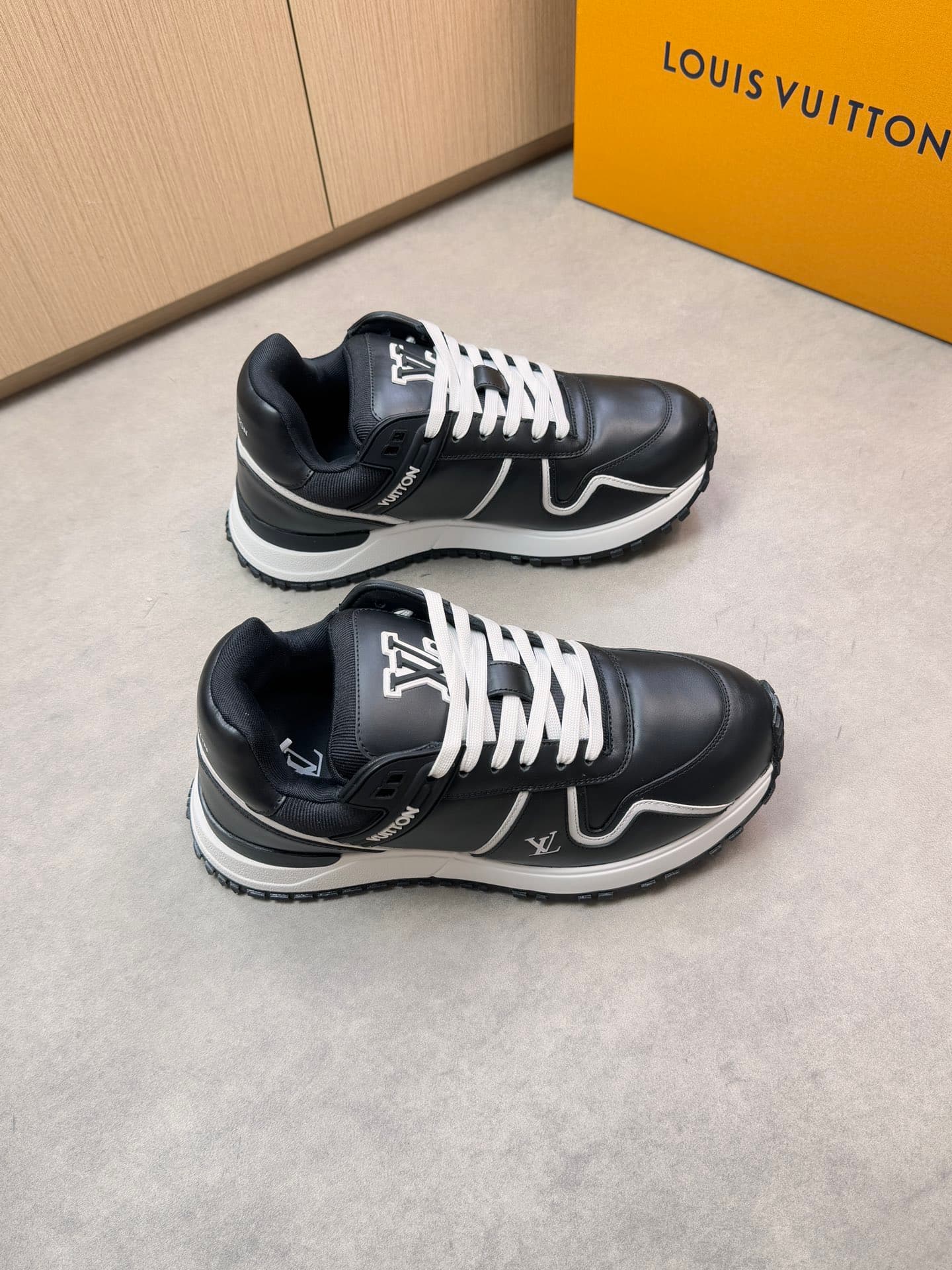 Louis Vuitton Louis Vuitton 4008 休闲运动鞋