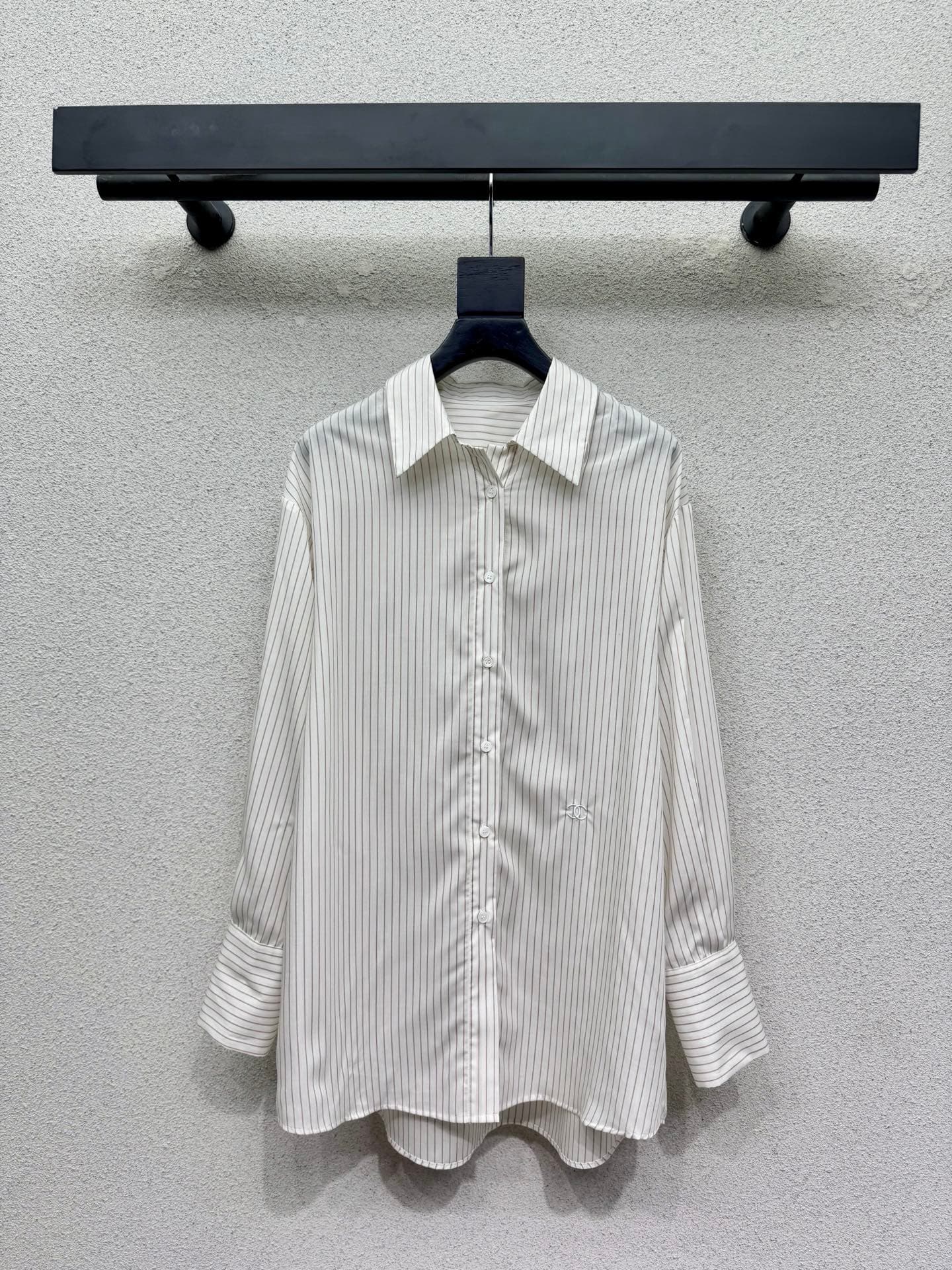 Unassigned 🆕🆕CH Striped Shirt: Soft and Supple Texture, a Classic Piece That Makes You Look Younger, Stylish Design and Silhouette