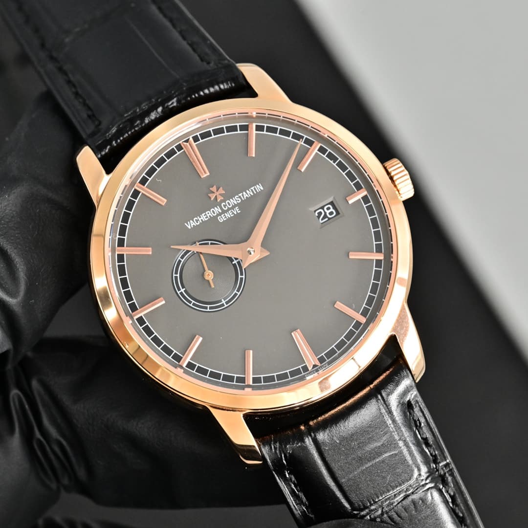 Vacheron Constantin Vacheron Constantin The Vacheron Constantin Traditionnelle 87172, with its 38mm case diameter, is even more refined and elegant, making it