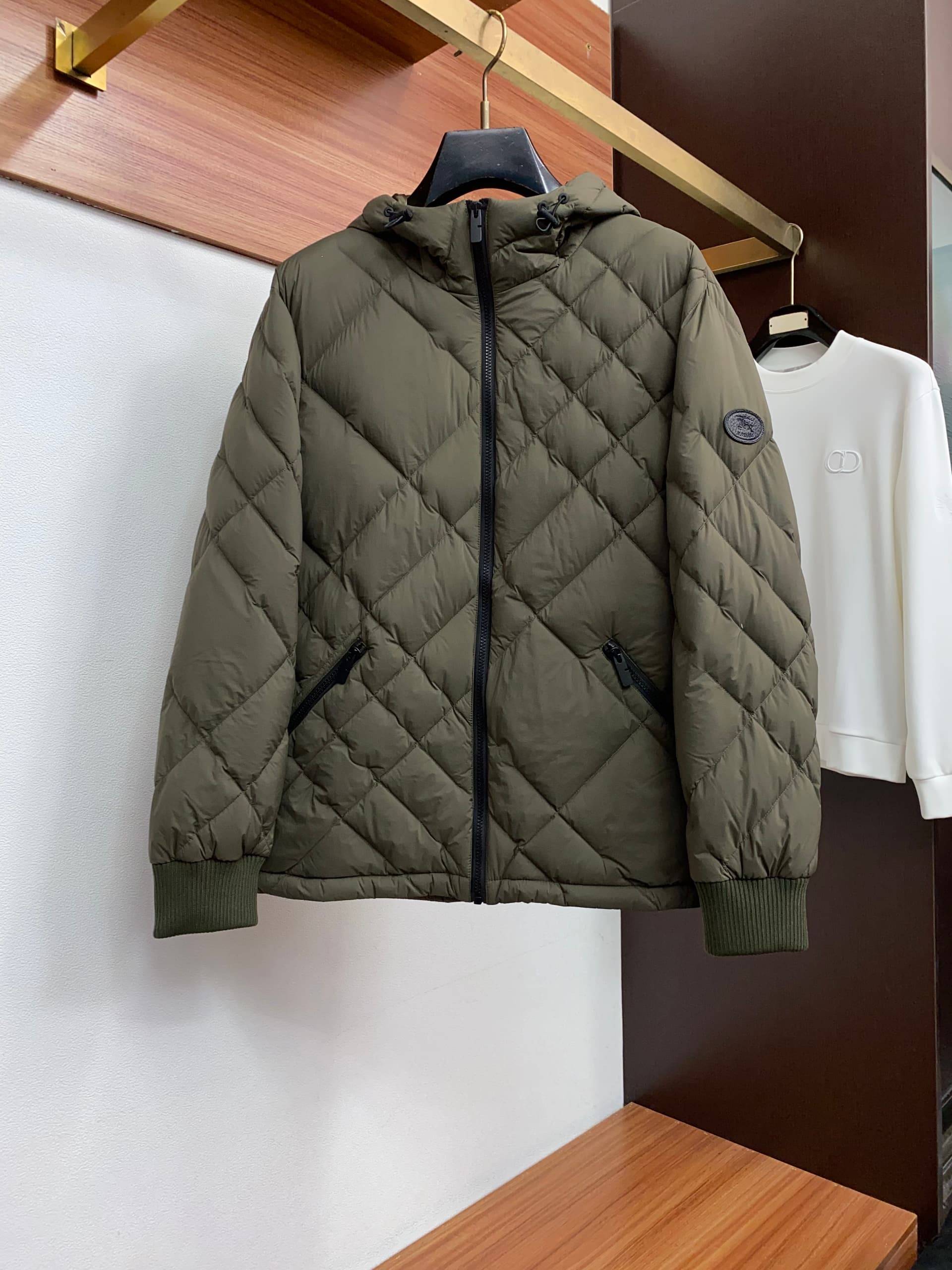 Burberry Burberry Fall/Winter 2026 Men's Fashion Down Jacket: Light Luxury, Fashionable, and Casual Style