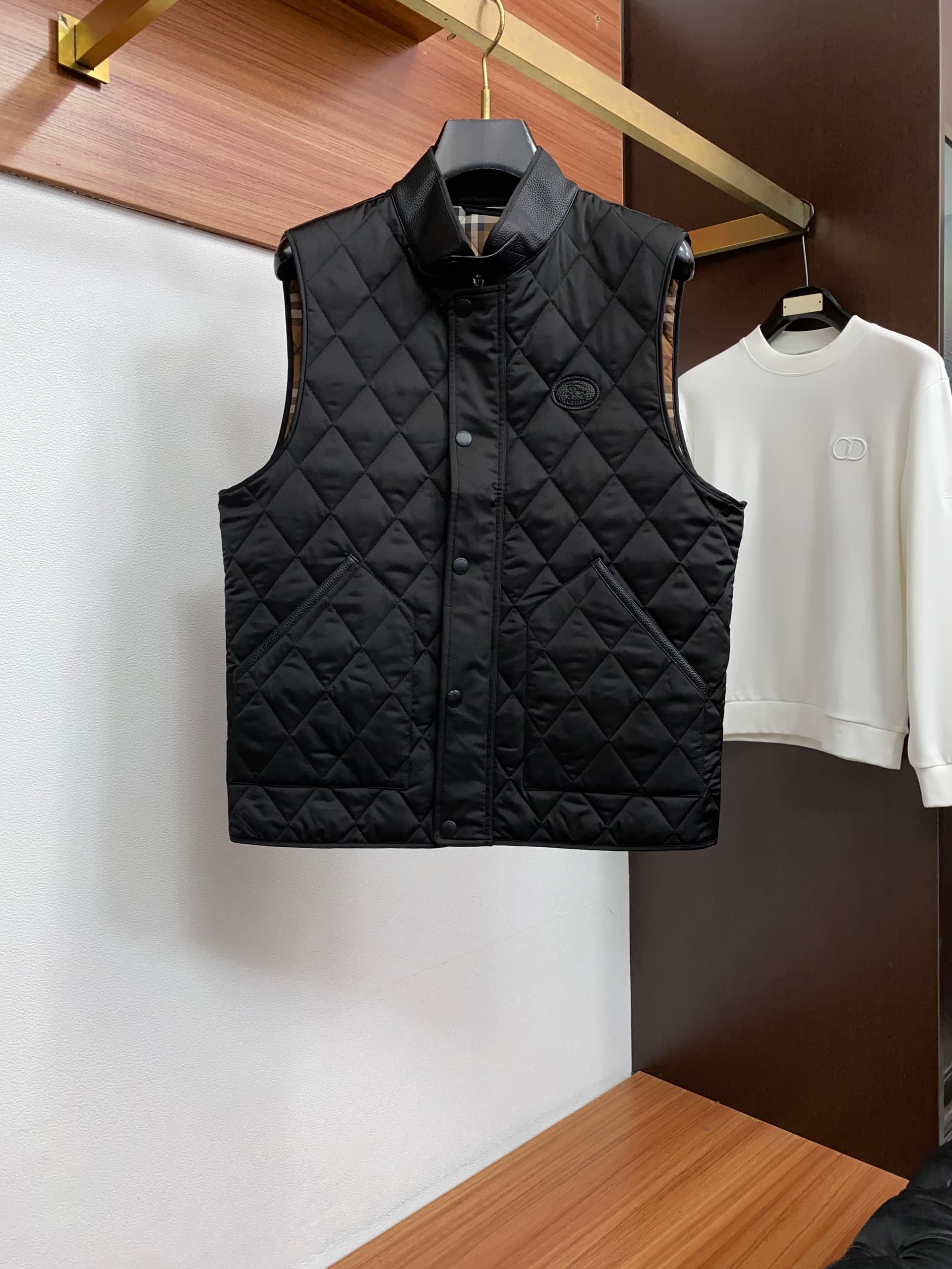 Burberry Burberry 2026 Men's Stand-Collar Down Vest—Classic Horizontal Stripes, Lightweight Down