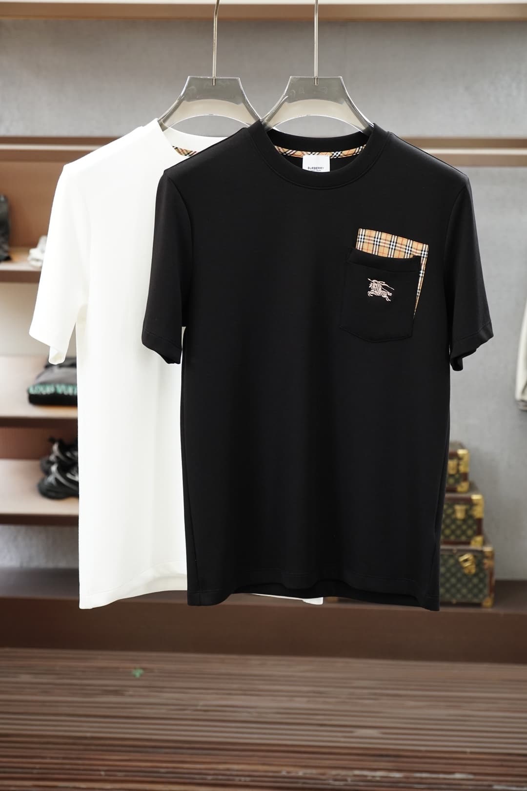 Burberry Burberry 2026 🌷🌷 Latest Fall/Winter Men's Cashmere Crew-Neck Short-Sleeve Sweatshirt with Embroidered Circle Logo