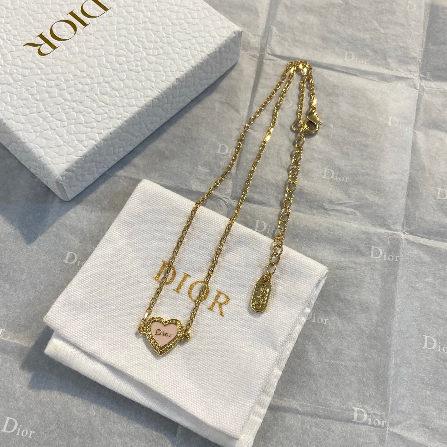 Unassigned Image Search Code: DX0840 A1050 D or Qixi Limited Edition Pink 🩷 Heart