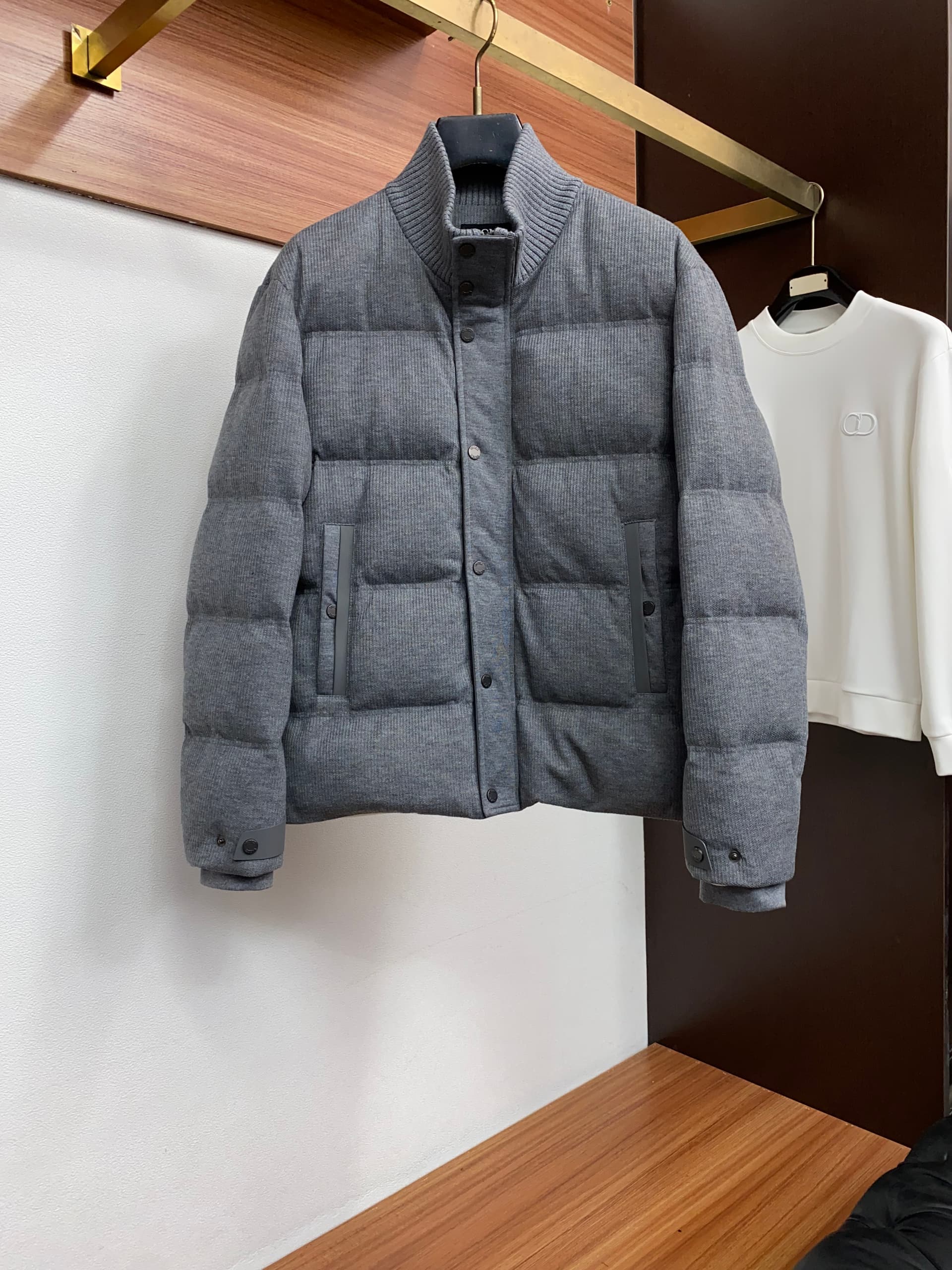 Zegna Zegna Down Jacket, Original Version 1:1 Custom-Made with Fully Imported Hardware—Authentic Custom Design. Welcome to our boutique for more