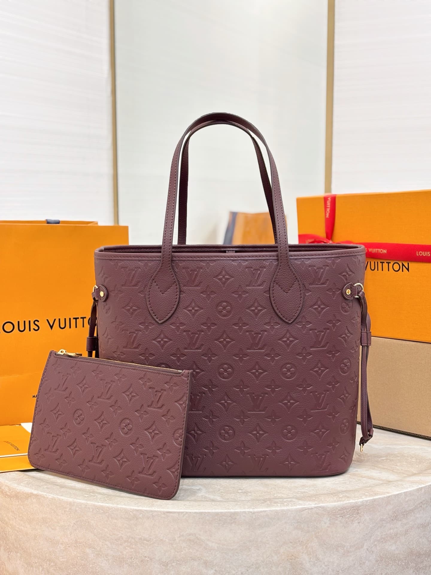 Louis Vuitton Louis Vuitton Model: M2A398 Dimensions: 31x28x14cm This Never