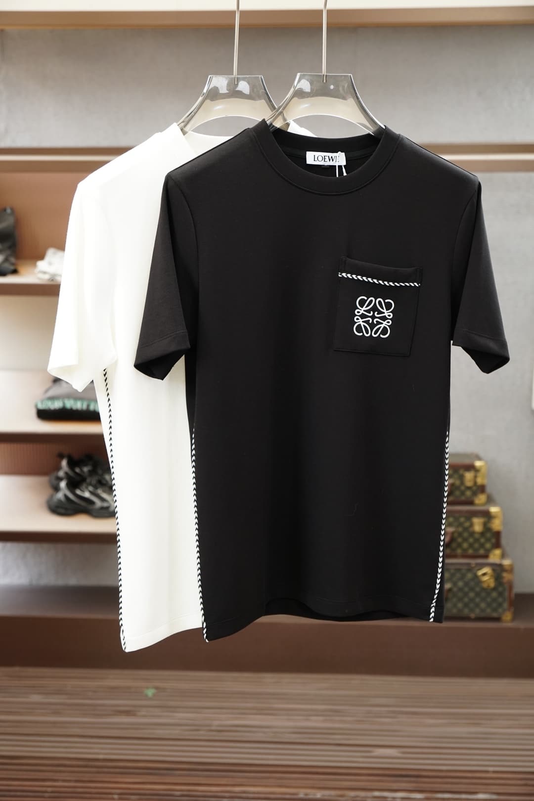 Loewe Loewe Loywei 2026 🌷🌷 Fall/Winter New Arrival: Men's Cashmere Crewneck Short-Sleeve Sweatshirt with Embroidered Circle Logo