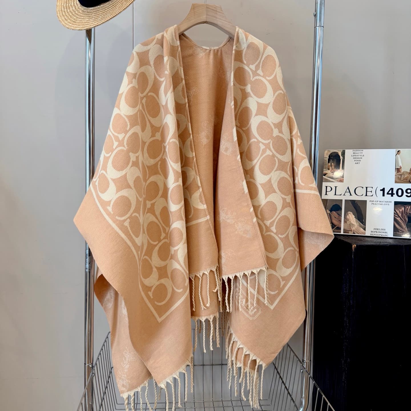 Unassigned Side A: Solid color, simple and elegant