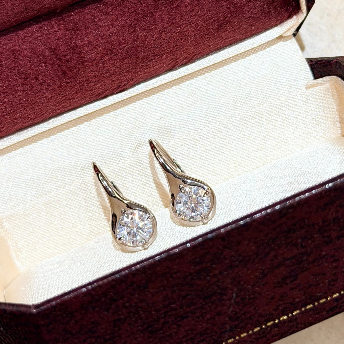 Unassigned A8362 👑 Independent Designer Collection Single Round Diamond Polished Hoop Earrings