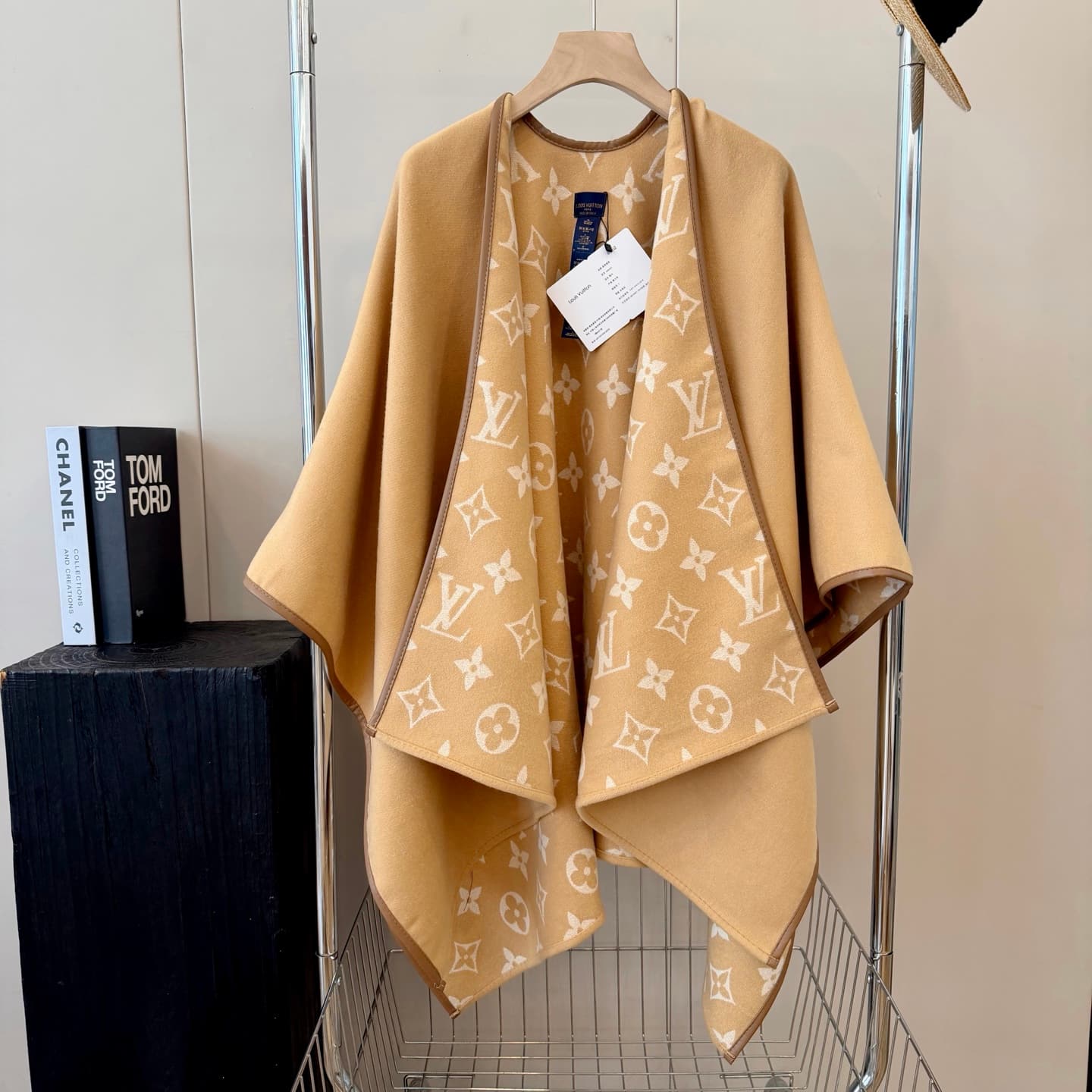 Unassigned I’ve finally been waiting for this 🤩—a cape from Donkey at an amazing price.