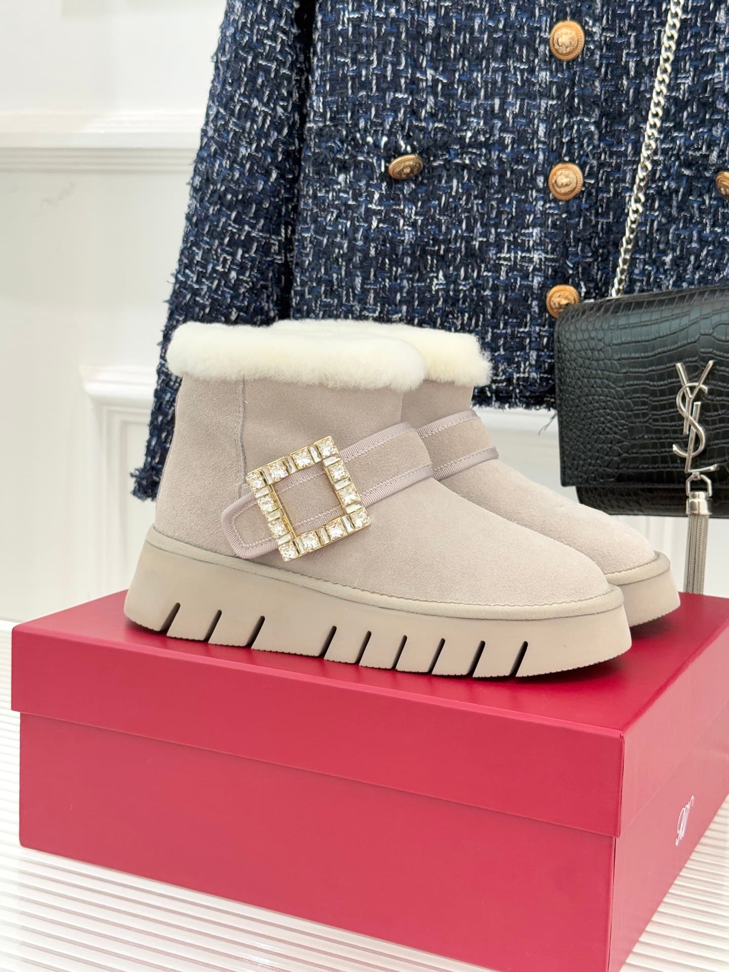Roger vivier Roger vivier Low-Cut, High-Top, RV Classic Square Buckle, Chunky-Soled Snow Boots, Label