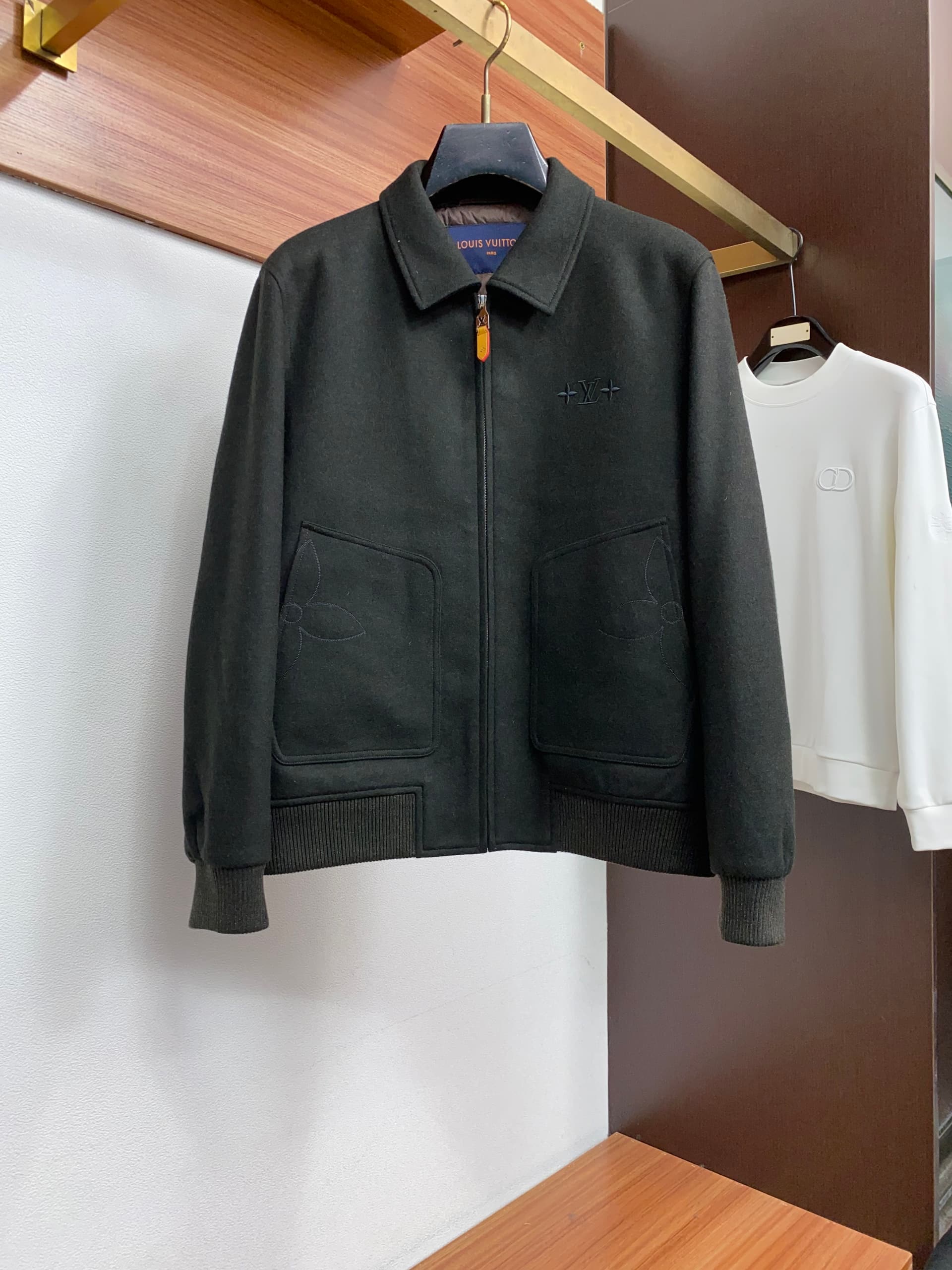 Louis Vuitton Louis Vuitton 1v Men's Fall/Winter Business-Style Fashion Down Jacket with Lapel, Custom Wool Fabric, Light Luxury Style