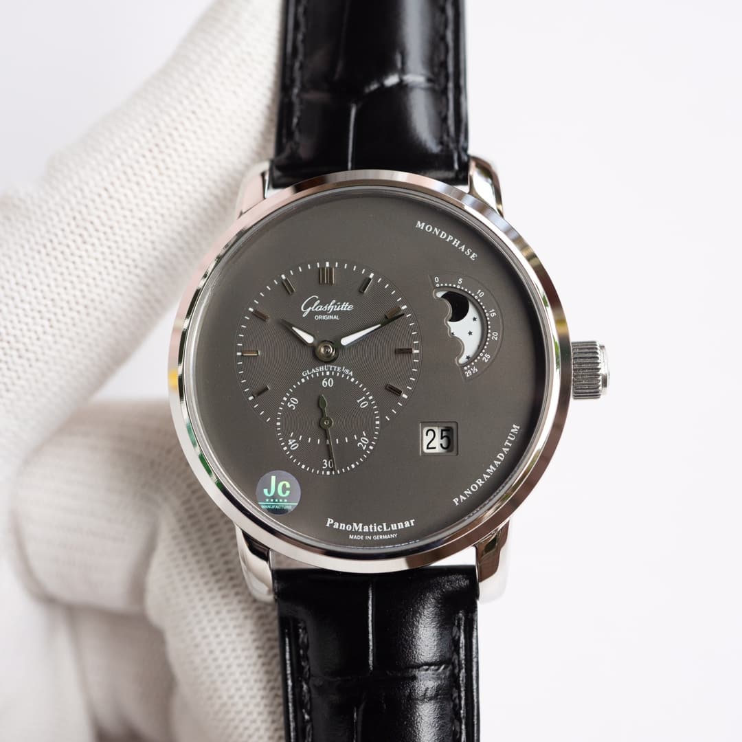 Glashütte Glashütte The Watch with the Most “German Flair” from the AI Factory: Glashütte Original 90 Off-Center Large Date Moon Phase