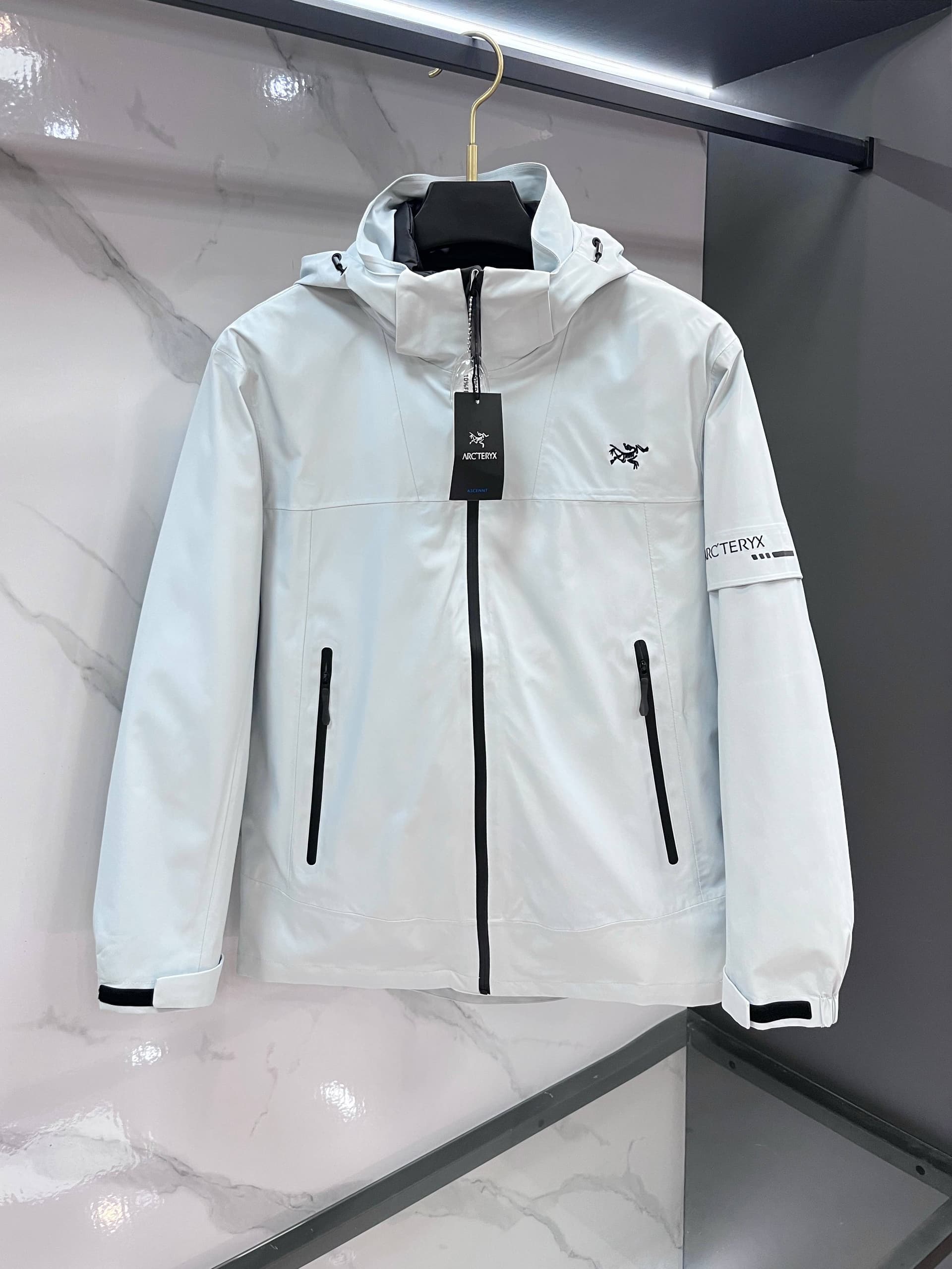 Unassigned 🆕 Arc'teryx: This year’s must-have three-in-one jacket and down coat from Arc'teryx is here—one jacket, three ways to wear it.