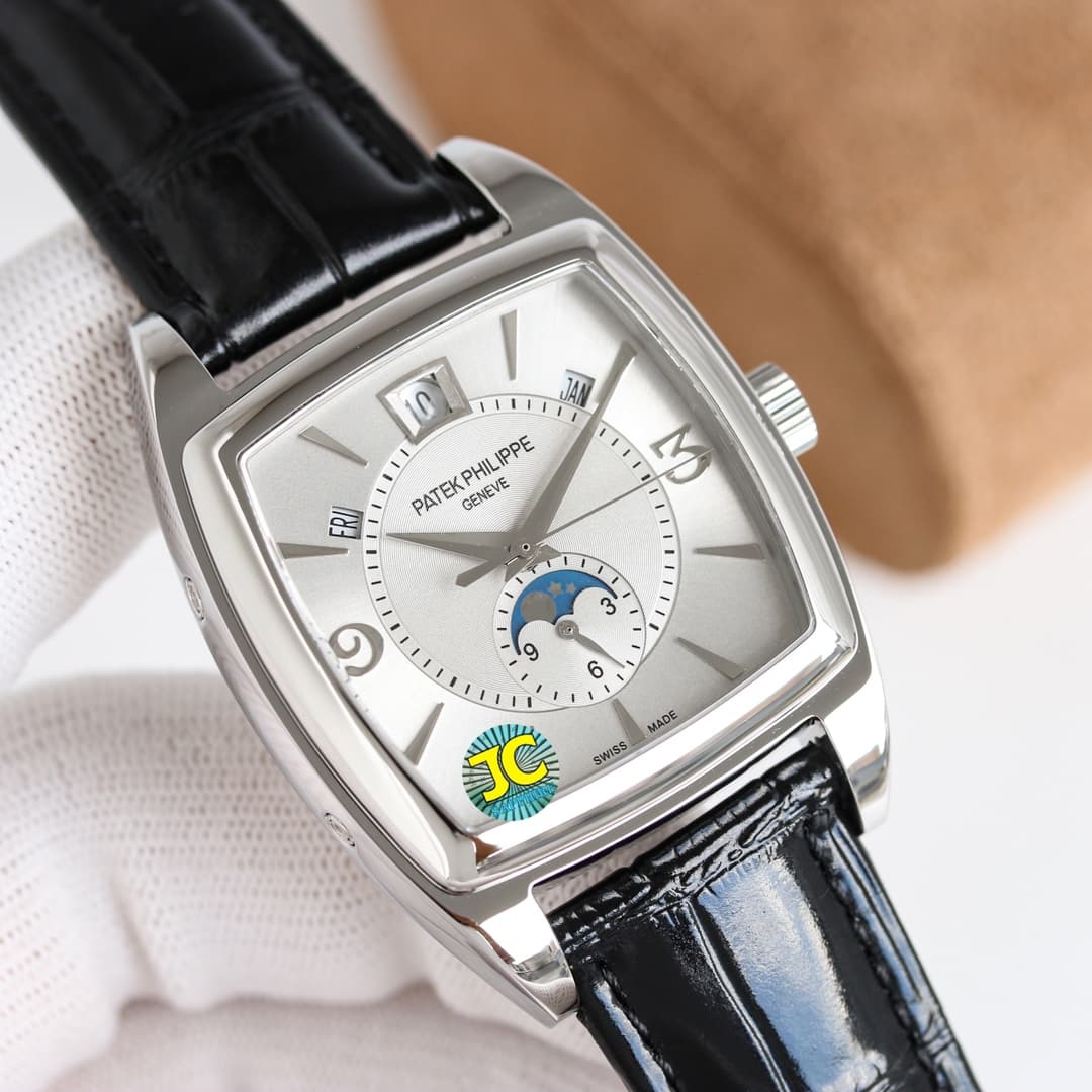Patek Philippe Patek Philippe TW Patek Philippe Complications Collection 5135G 010 Makes a Grand Debut