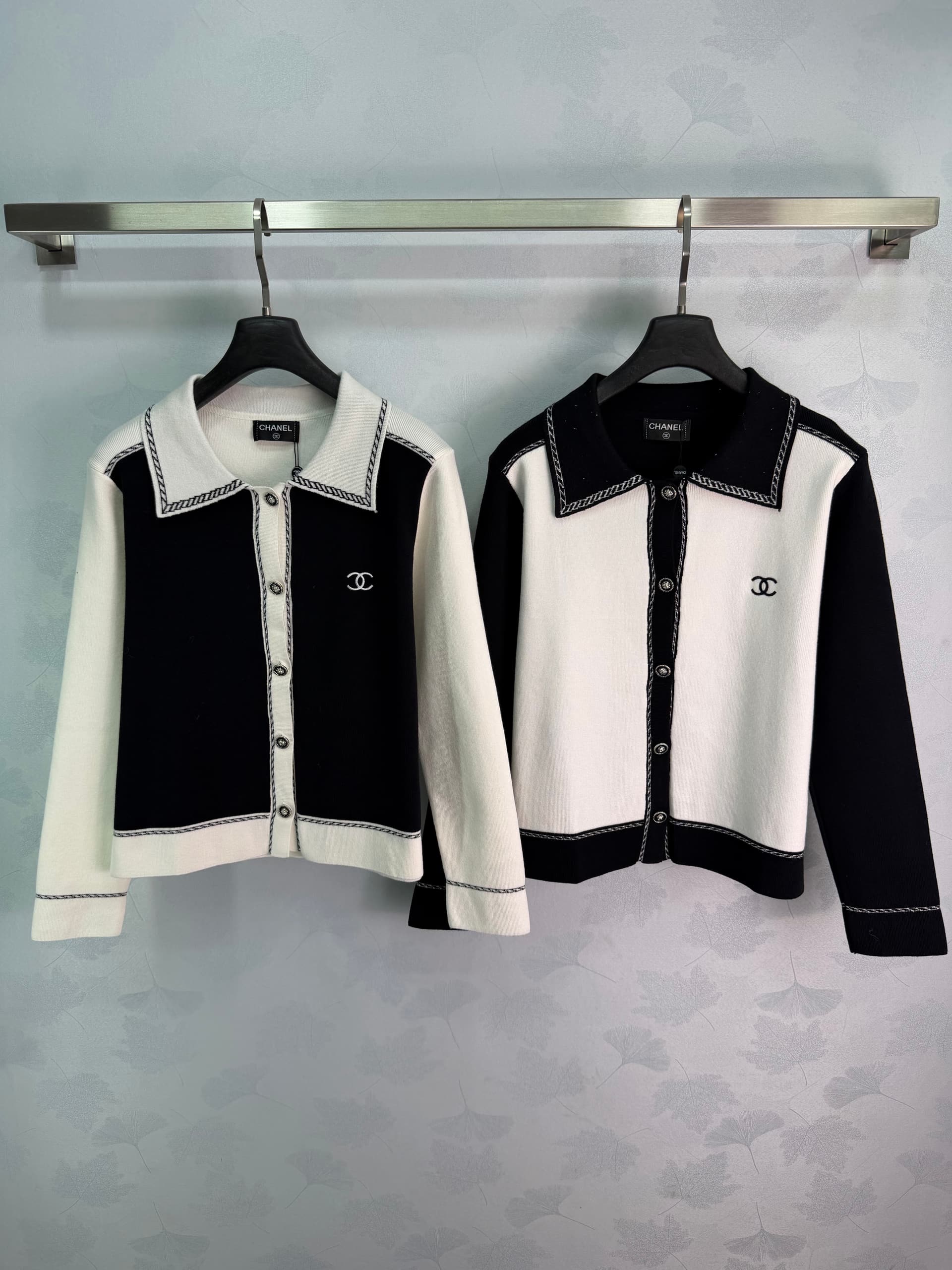 Unassigned 🆕Ch 2026 Color-Blocked Lapel-Collar Long-Sleeve Knit Cardigan, Custom Wool-Blend Knit