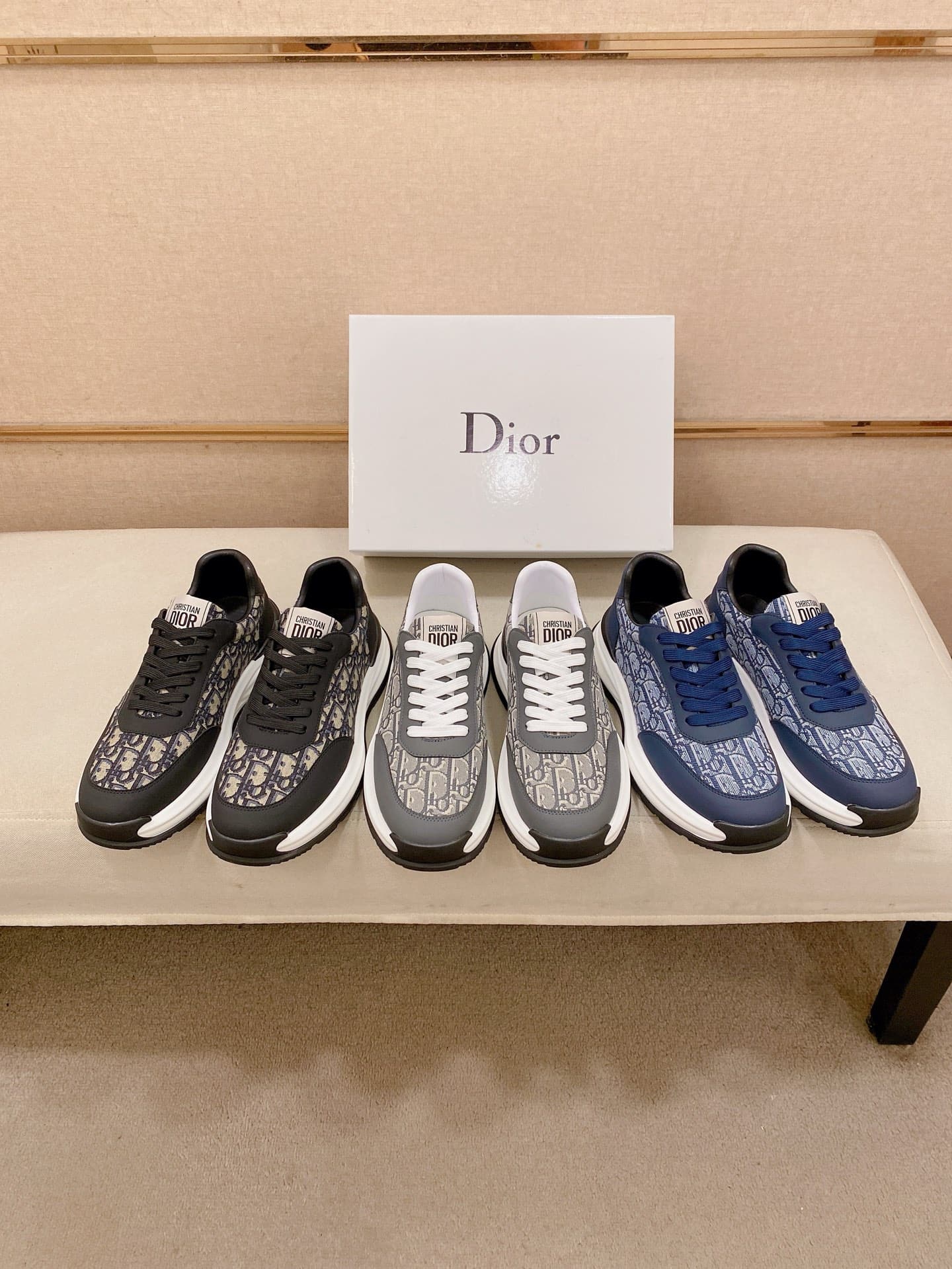 Dior Dior dR7EzObobgiKNLHHHhYAzWA_9YB2zsMt