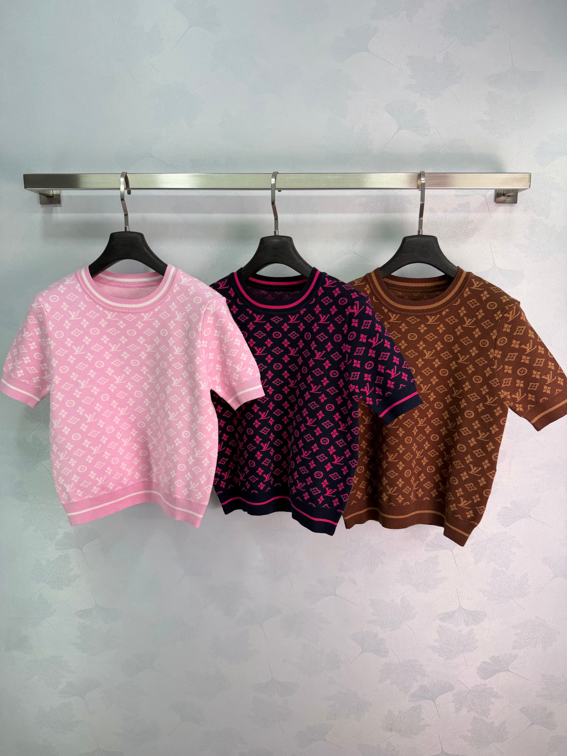 Unassigned 🆕Lou 26 Retro All-Over Print Jacquard Knit Short-Sleeve Top💖Round Neck with Color-Blocked Ribbed Trim