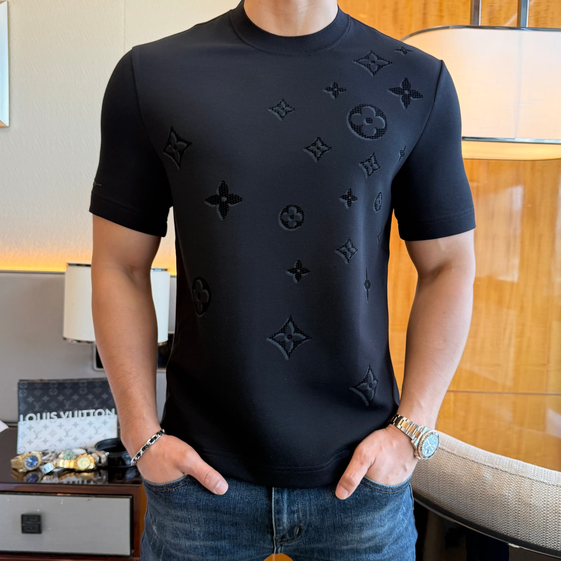 Louis Vuitton Louis Vuitton 2026 SS Fall/Winter Short-Sleeve Base Layer Collection: Casual and Business-Ready Outerwear, a Must-Have for Layering