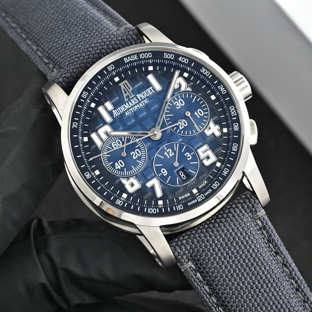 Audemars Piguet Audemars Piguet AP Royal Oak 26048 Offshore 41 Chronograph Mechanical Watch 1. Case and bezel are original