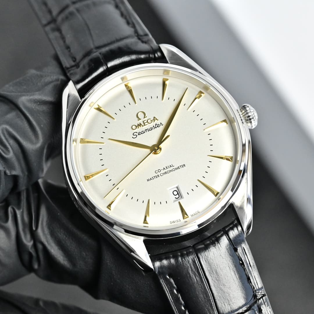 Omega Omega VS presents a special edition of the Omega ( ) City Watch⌚ Swiss Precision
