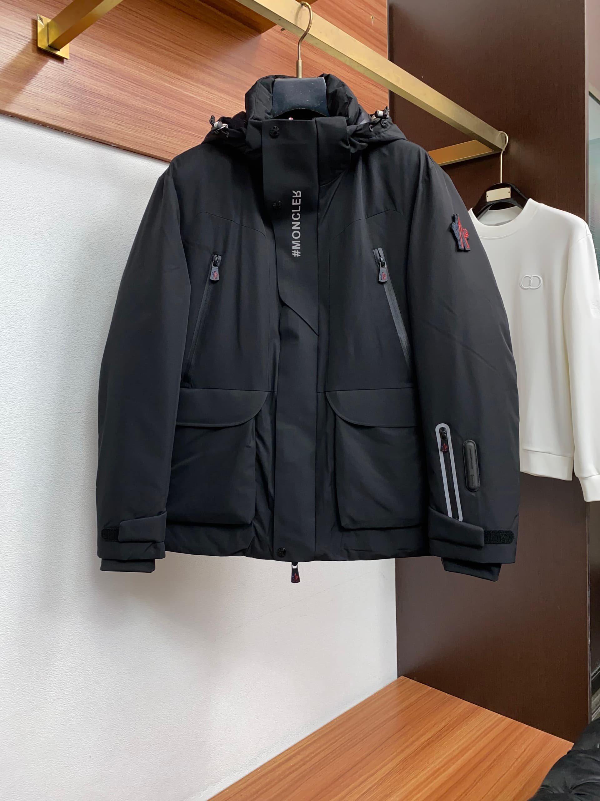 Moncler Moncler Hooded Down Jacket—Original Version 1:1 Custom-Made with All-Imported Hardware. Authentic Custom Design—Feel free to compare with