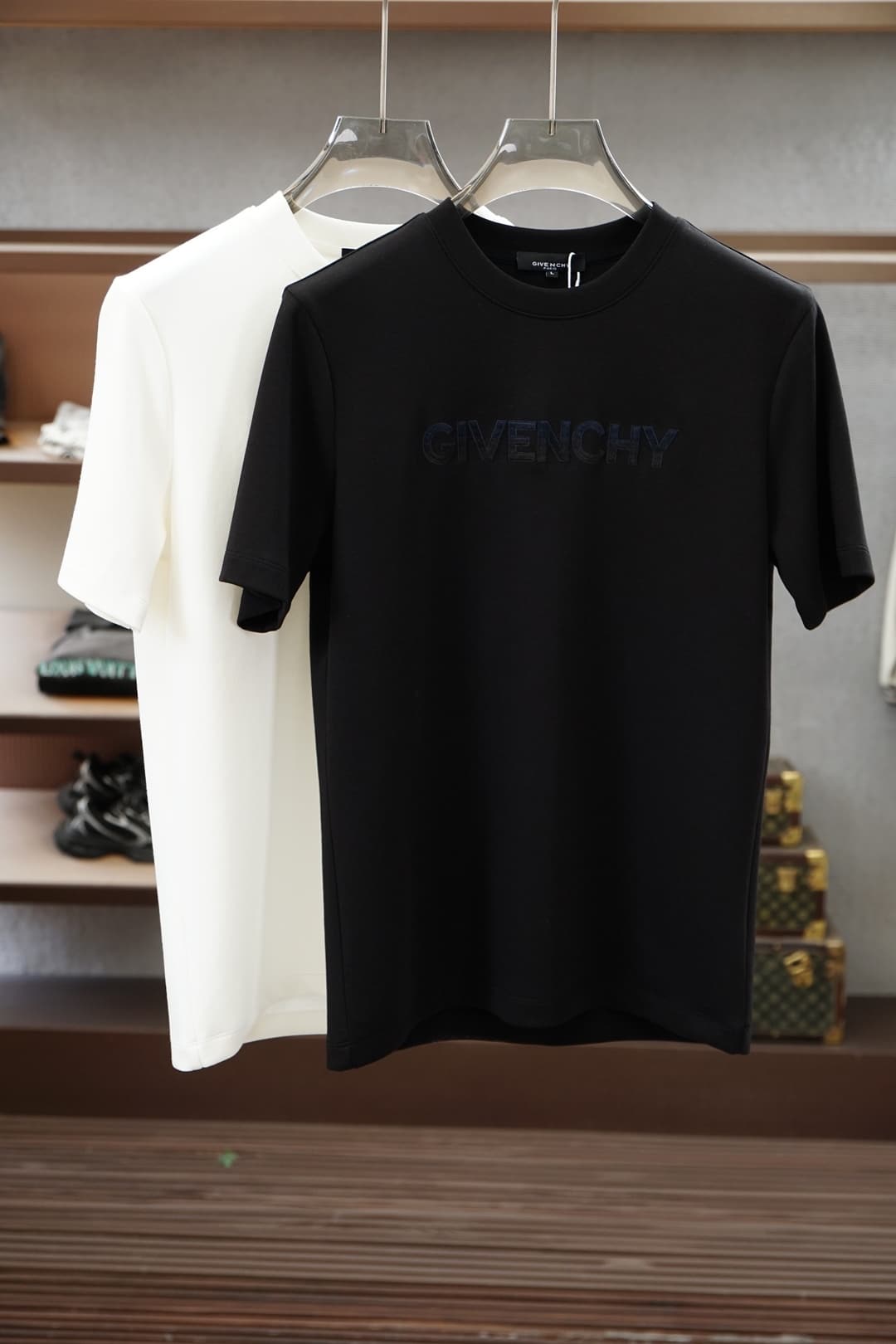 Givenchy Givenchy 2026 🌷🌷 Fall/Winter New Circle Embroidered Logo Men's Cashmere Crew-Neck Short-Sleeve Sweatshirt