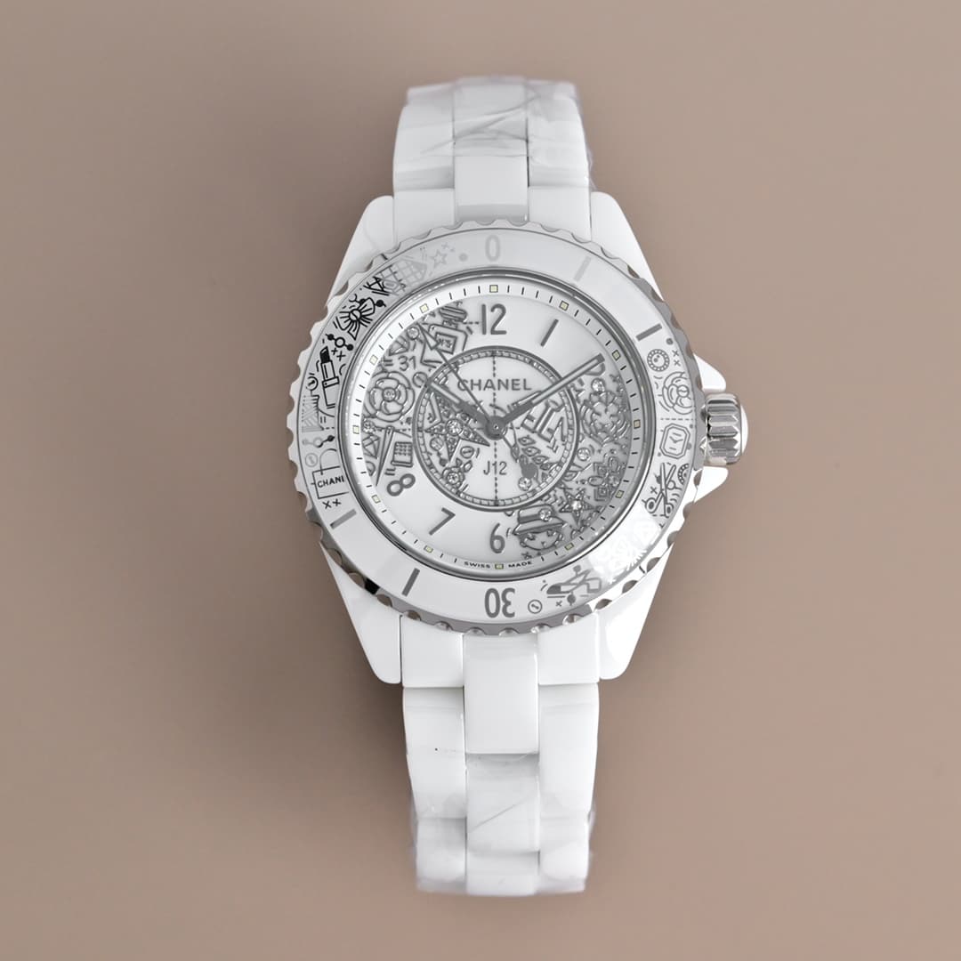 Chanel Chanel The "J12 Series": A Stylish Timepiece in Black and White (33 cm) That Has Long Been a Hit in the Watch Industry