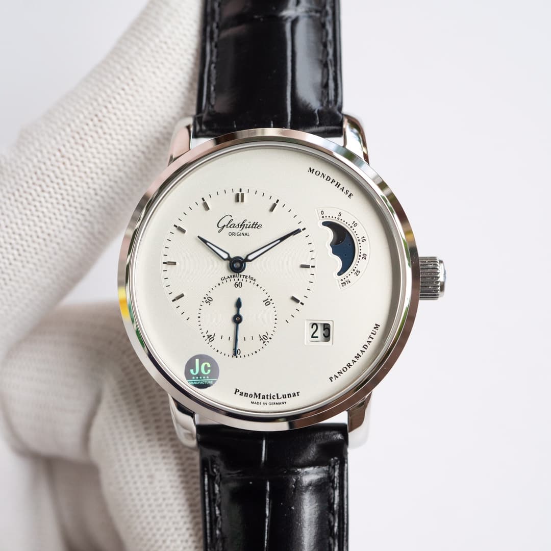 Glashütte Glashütte The Watch with the Most “German Flair” from the AI Factory: Glashütte Original 90 Off-Center Large Date Moon Phase