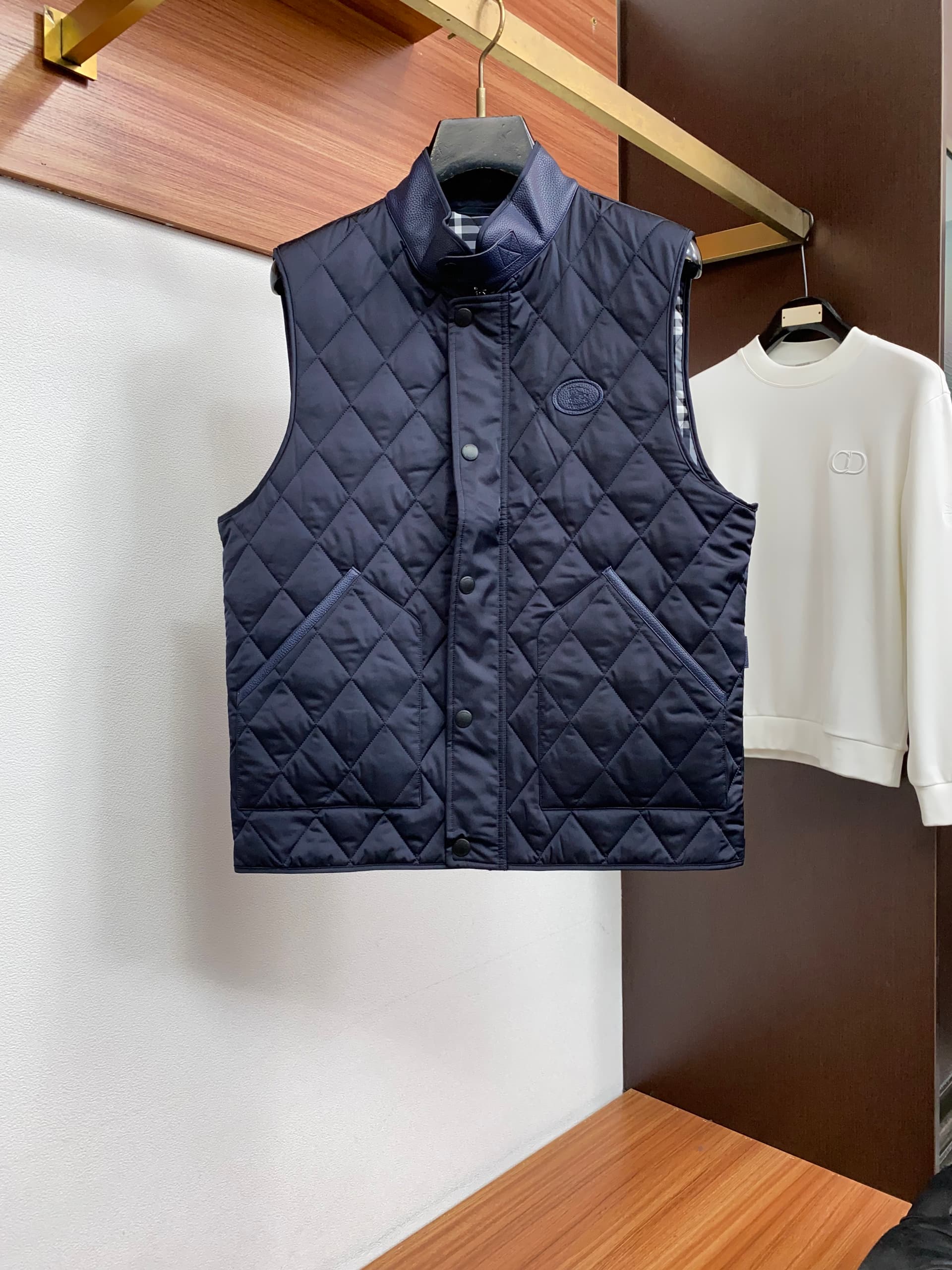 Burberry Burberry 2026 Men's Stand-Collar Down Vest—Classic Horizontal Stripes, Lightweight Down