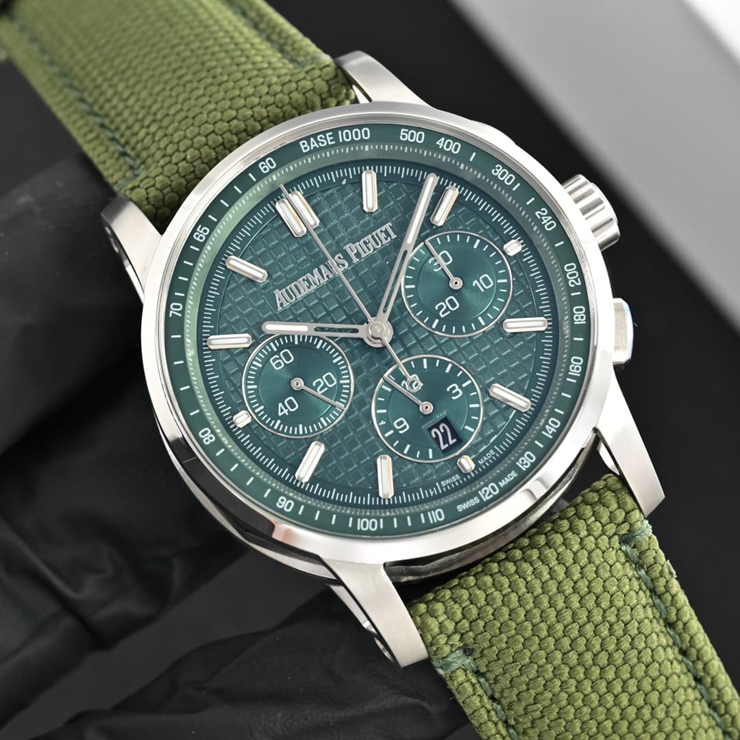 Audemars Piguet Audemars Piguet AP Royal Oak 26048 Offshore 41 Chronograph Mechanical Watch 1. The case is identical to the original