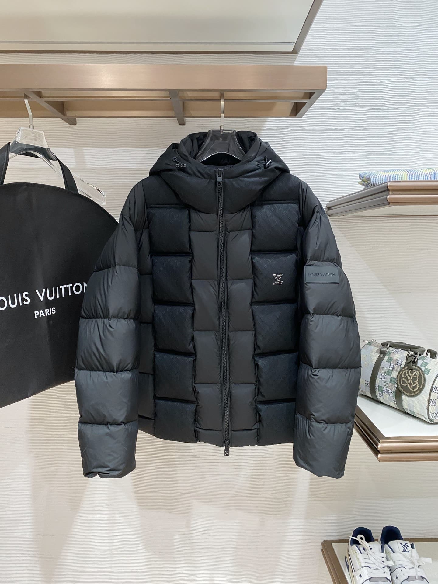 Louis Vuitton Louis Vuitton . High-End Custom 2025 Down Jacket—Authentic Customization with All-Imported Hardware Accessories