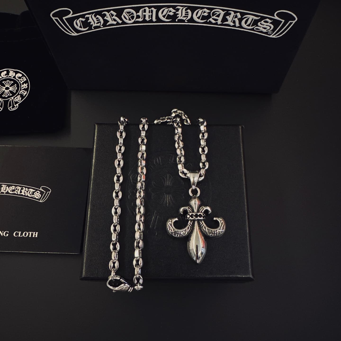 Chrome Hearts Chrome Hearts So freaking cool! It's exactly what Kroo has in mind 👍 If it's not amazing, I won't post it ⚠ Factory direct ⚠ Authentic 1:1