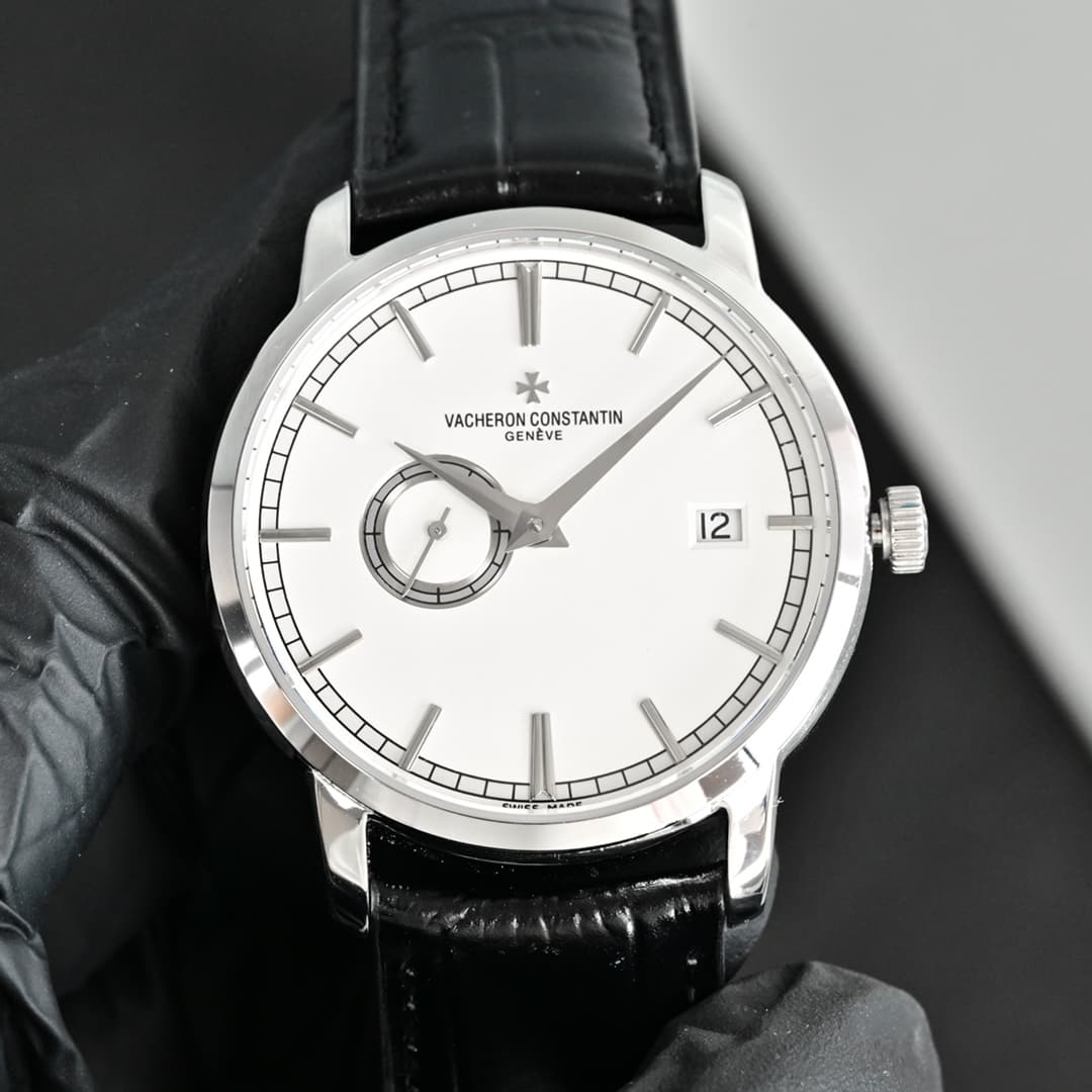 Vacheron Constantin Vacheron Constantin The Vacheron Constantin Traditionnelle 87172, with its 38mm case diameter, is even more refined and elegant, making it