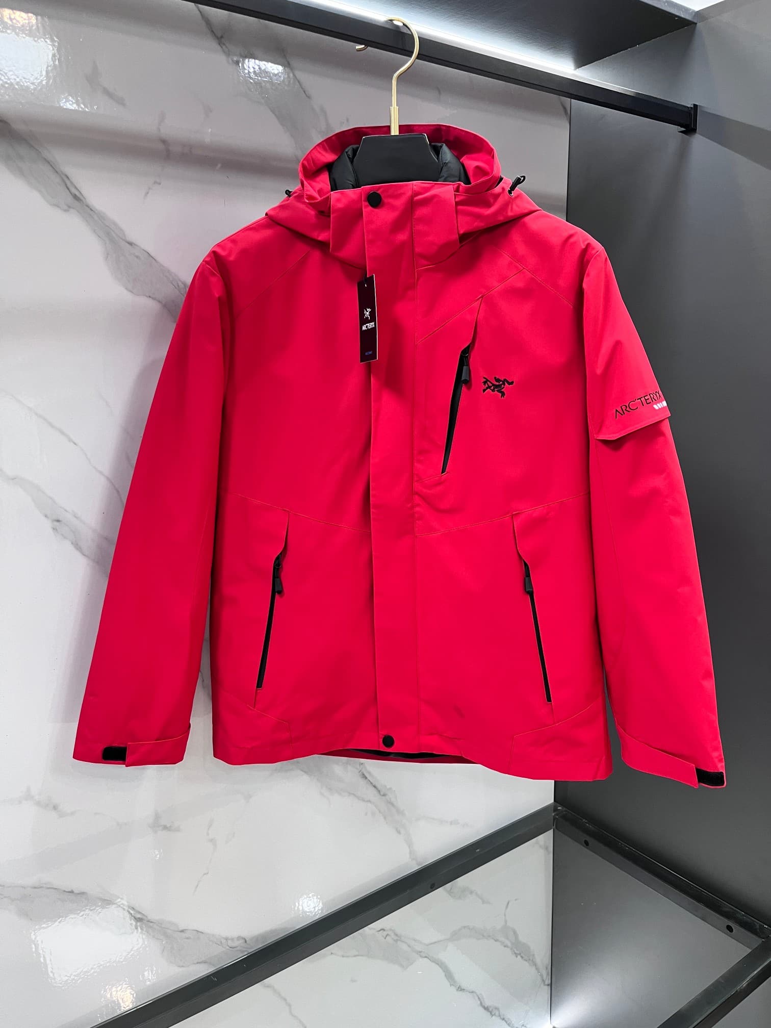 Unassigned 🆕 Arc'teryx: This year's must-have three-in-one jacket and down coat from Arc'teryx is here—one jacket, three ways to wear it