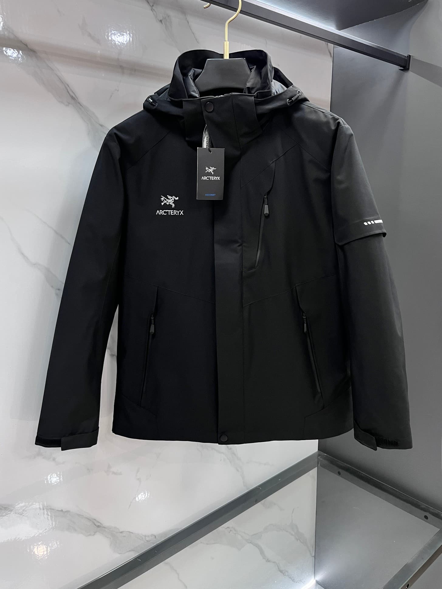Unassigned 🆕 Arc'teryx: This year’s must-have three-in-one jacket and down jacket from Arc'teryx is here—one jacket, three ways to wear it.