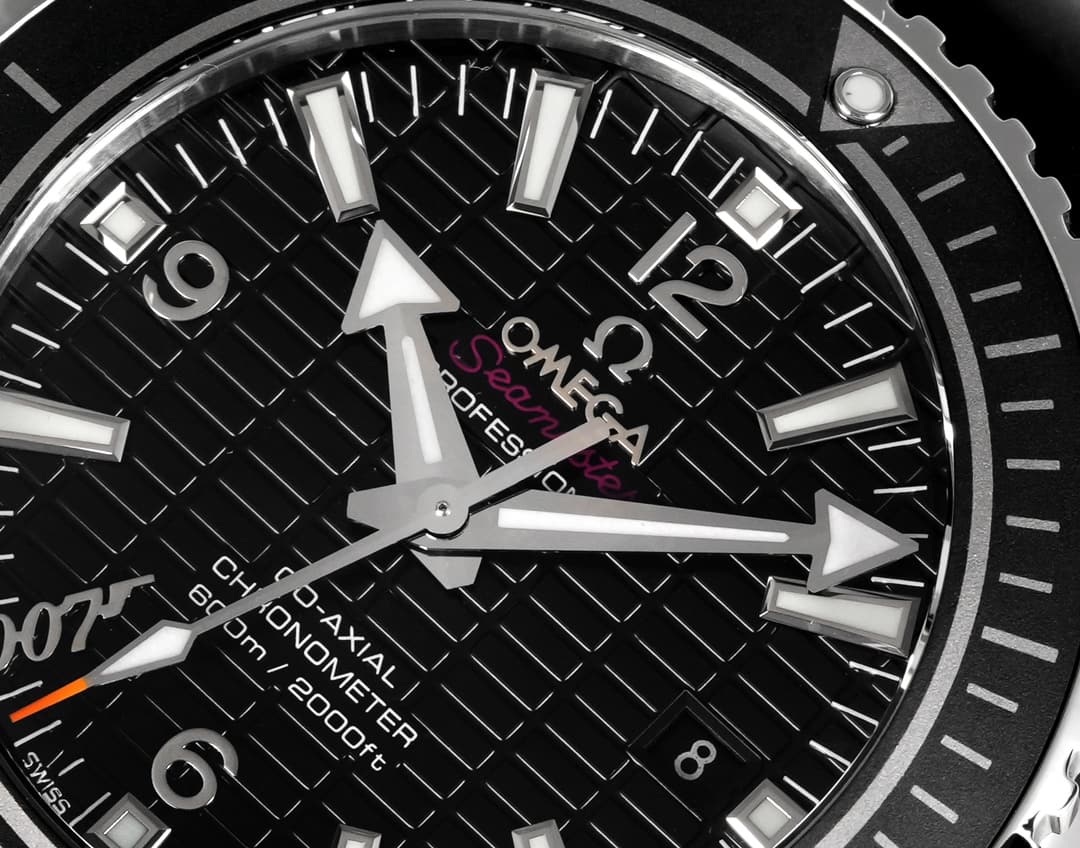 Omega Omega OVS Factory: The only one with a balance wheel featuring weight screws—a perfect match for the original.