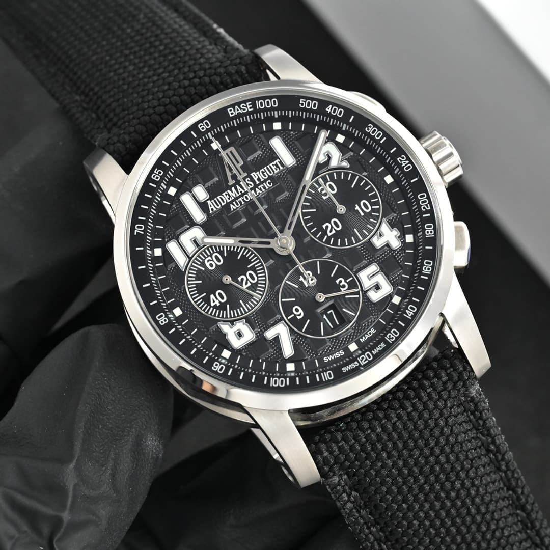 Audemars Piguet Audemars Piguet AP Royal Oak 26048 Offshore 41 Chronograph Mechanical Watch 1. Case and bezel are original