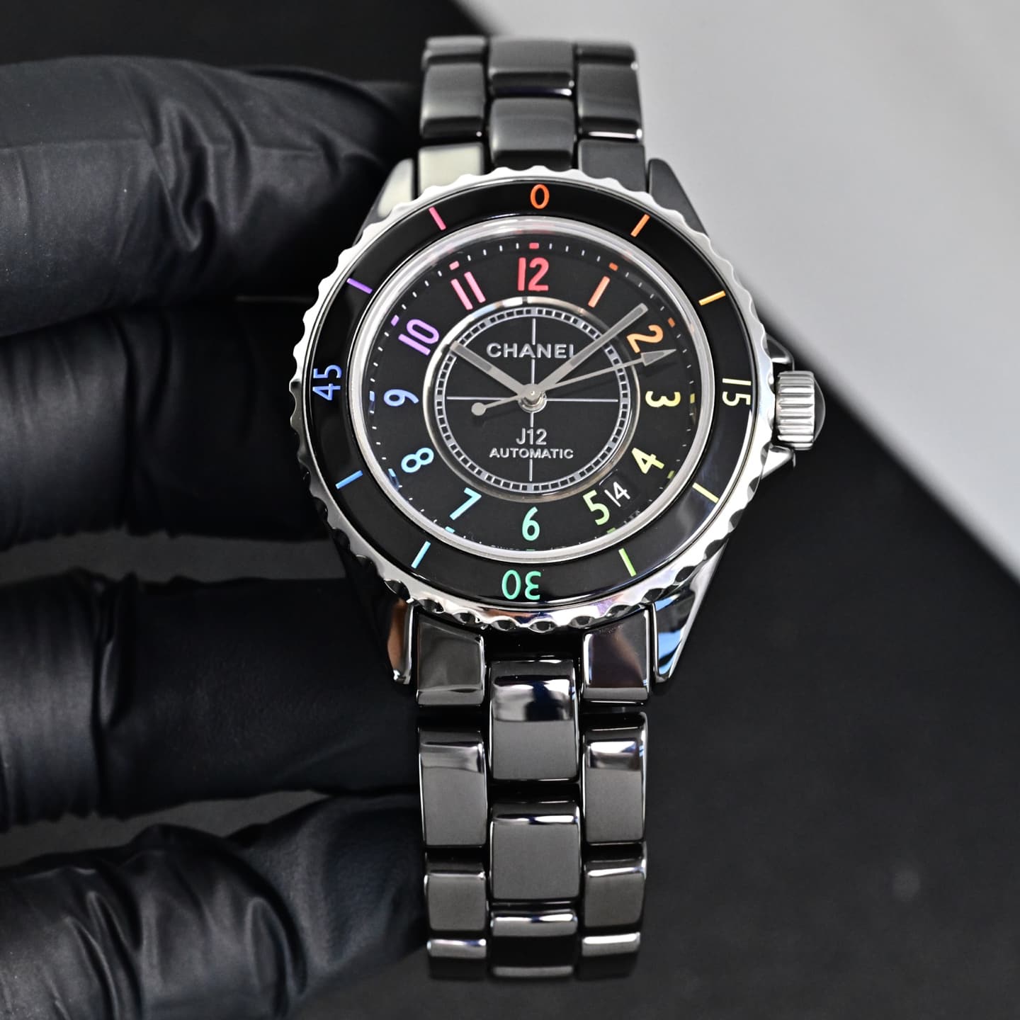Chanel Chanel Introducing the J12 BLUSH Collection: Watches with hour markers and dials