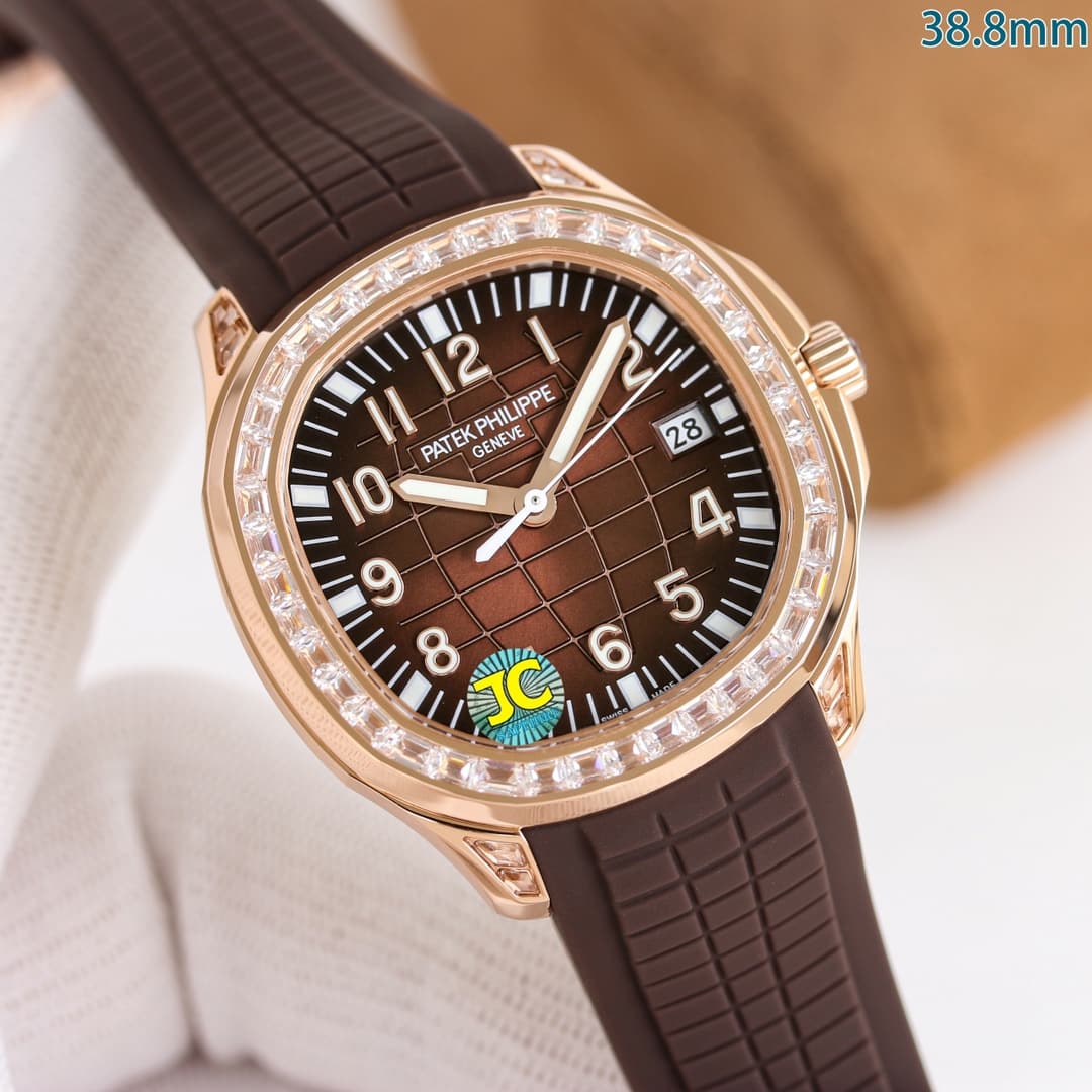 Patek Philippe Patek Philippe GR Factory has just released a new 38.8mm Hand Grenade upgrade model featuring a D-color T-square moissanite and an upgraded