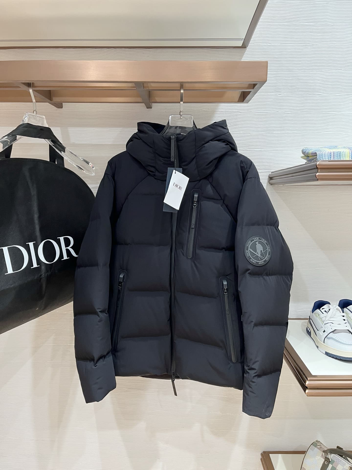 Unassigned . Comes with a dust cover. Diro Descente Alliance Premium Down ⬆ High-Tech Coated Down Jacket (⚠