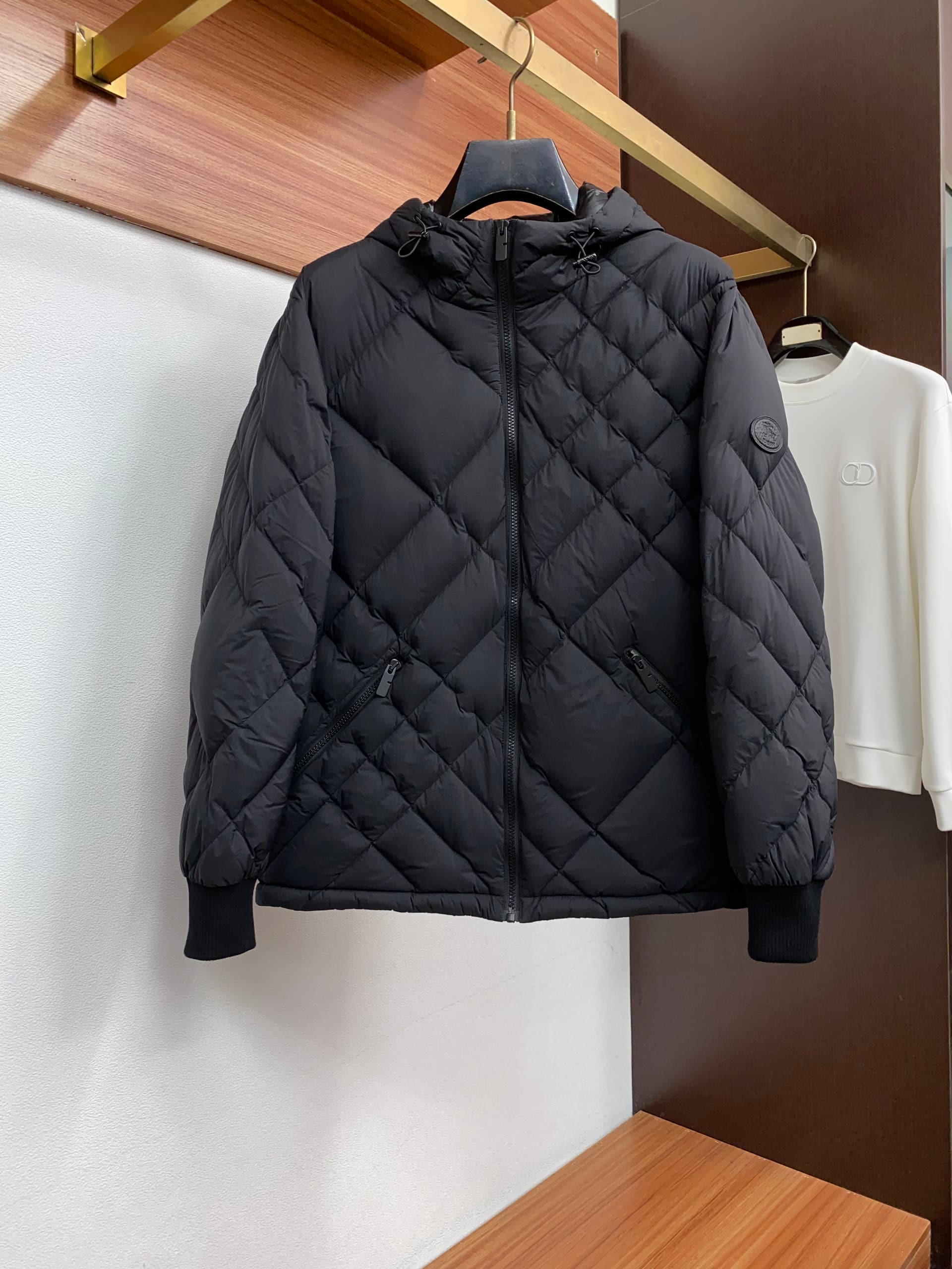 Burberry Burberry Fall/Winter 2026 Men's Fashion Down Jacket: Light Luxury, Fashionable, and Casual Style