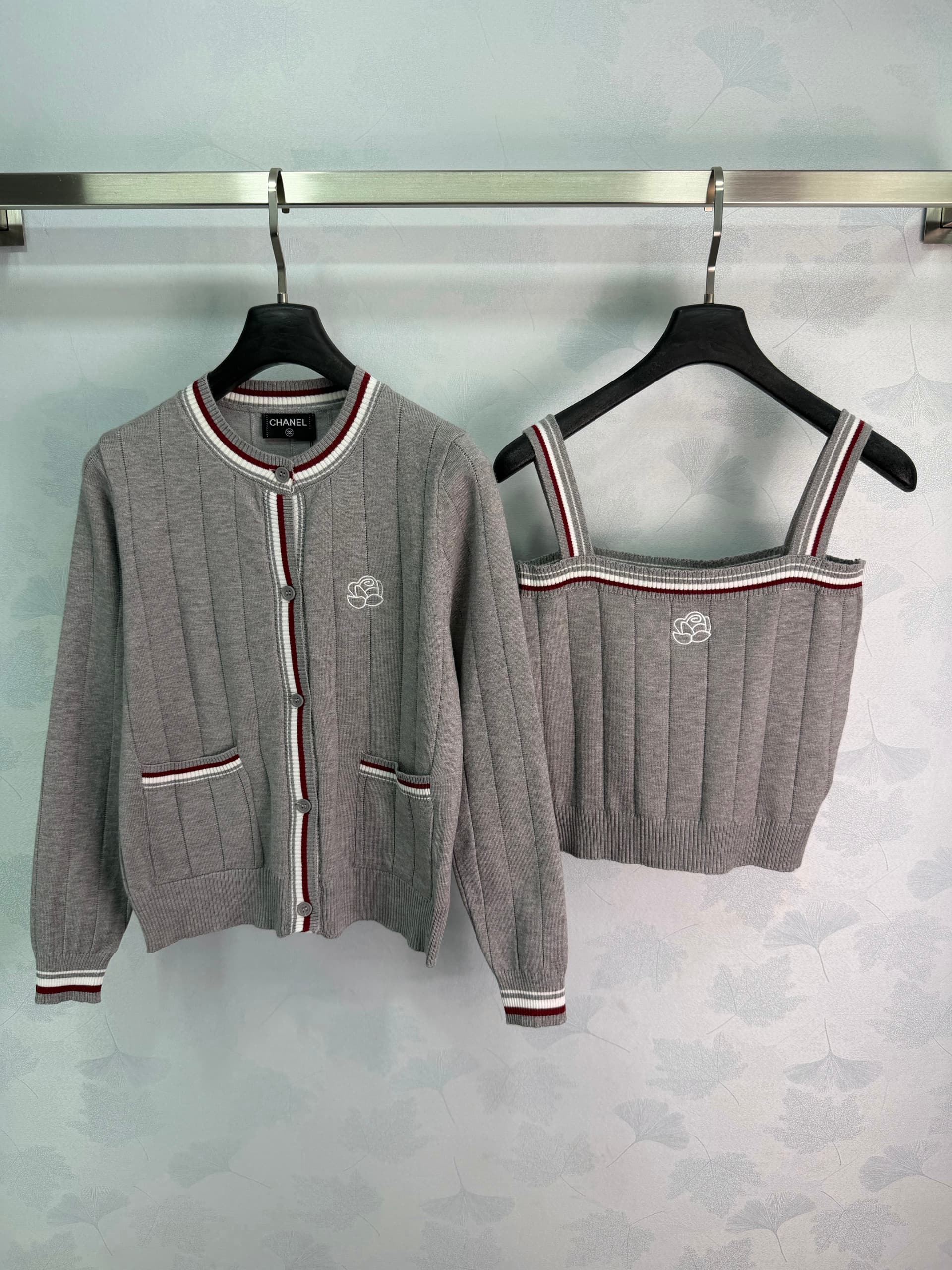 Unassigned 🆕Ch 26 College-Style Color-Blocked Knit Two-Piece Set 💙 Round-Neck Vertical Ribbed Cardigan + Matching