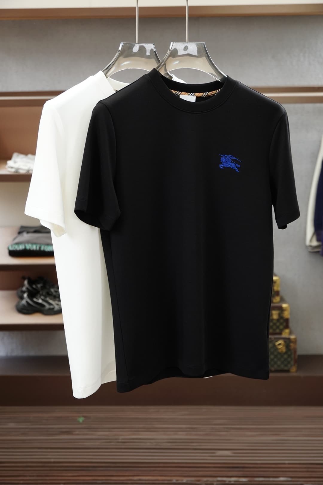 Burberry Burberry 2026 🌷🌷 Latest Fall/Winter Men's Cashmere Crew-Neck Short-Sleeve Sweatshirt with Embroidered Circle Logo