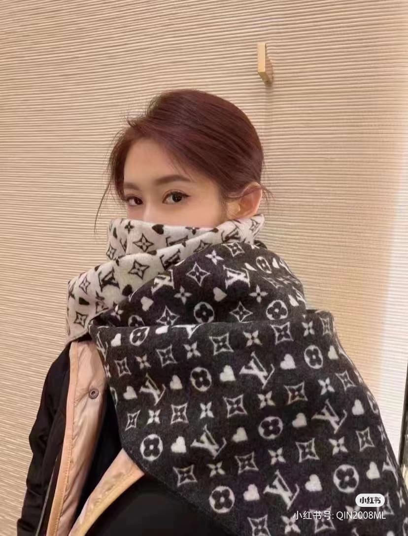 Unassigned ❤ Heart-Patterned Scarf—Made based on the original design with 98% accuracy; features an incredibly fine yarn count.