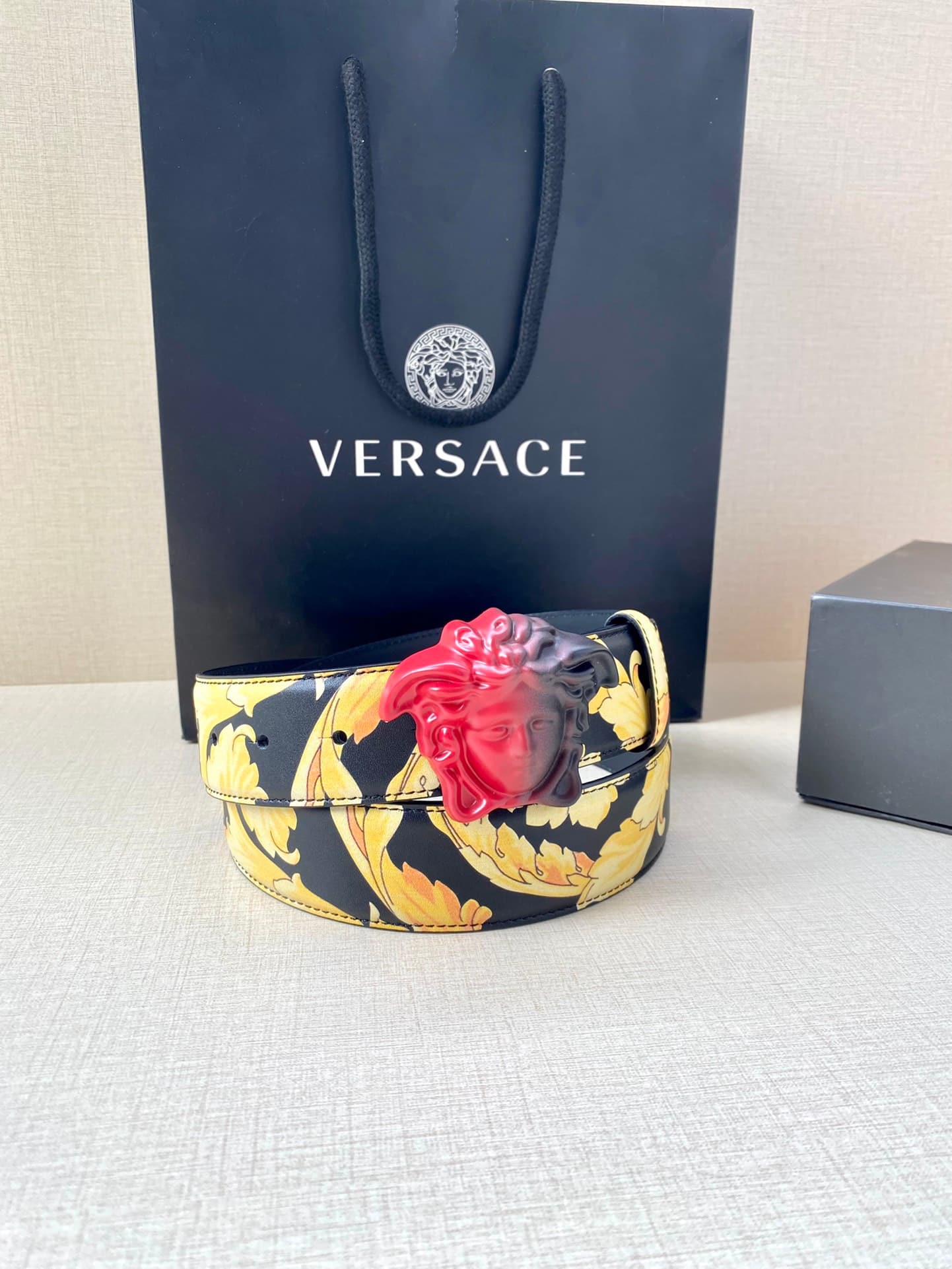 Versace Versace ds-26MoYO_i9DM4o_ms35XpMViiXE1Kr