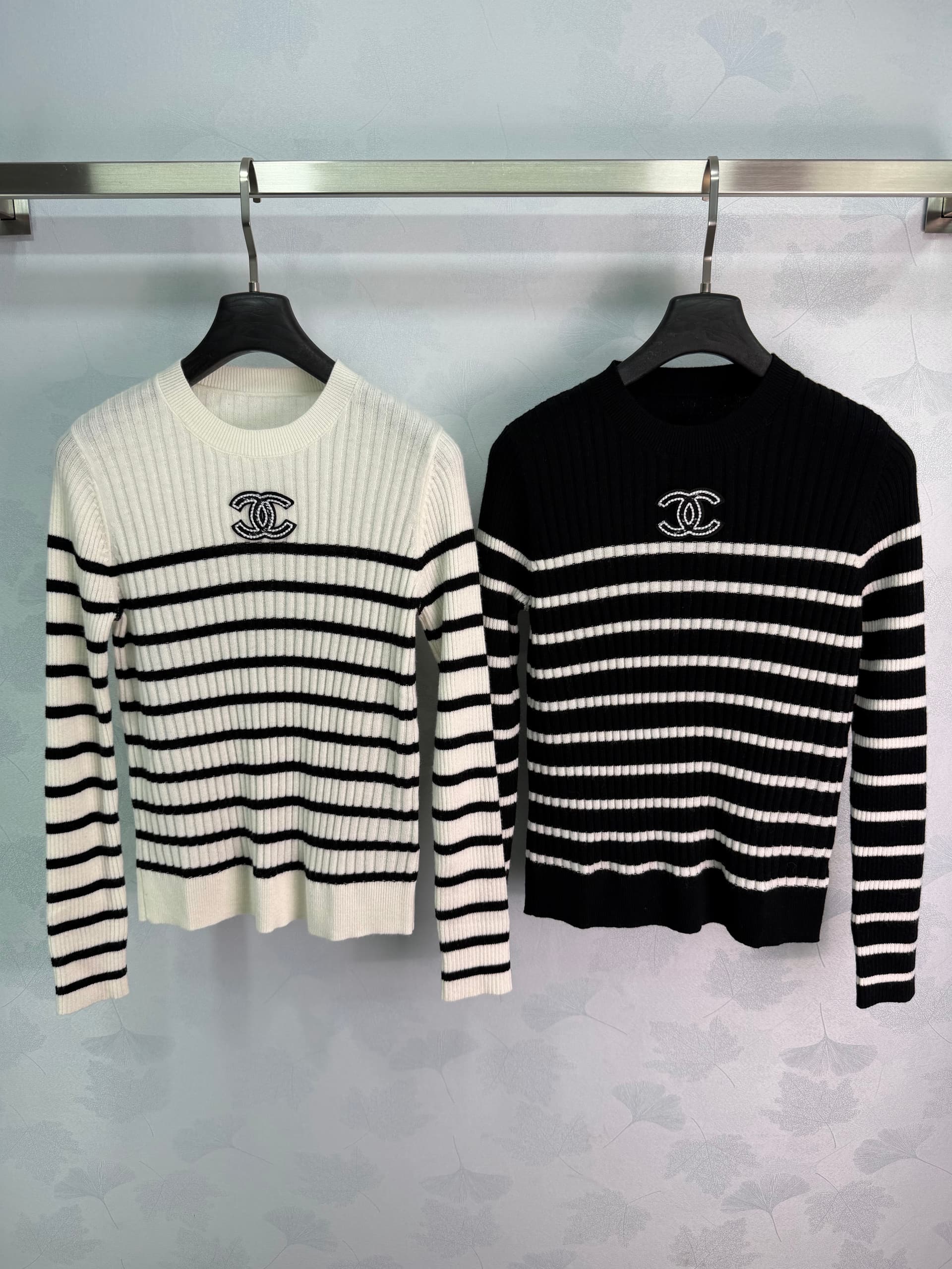Unassigned 🆕Ch 26 Classic Black-and-White Striped Ribbed Knit Top🤍🖤 Round Neck, Slim Fit