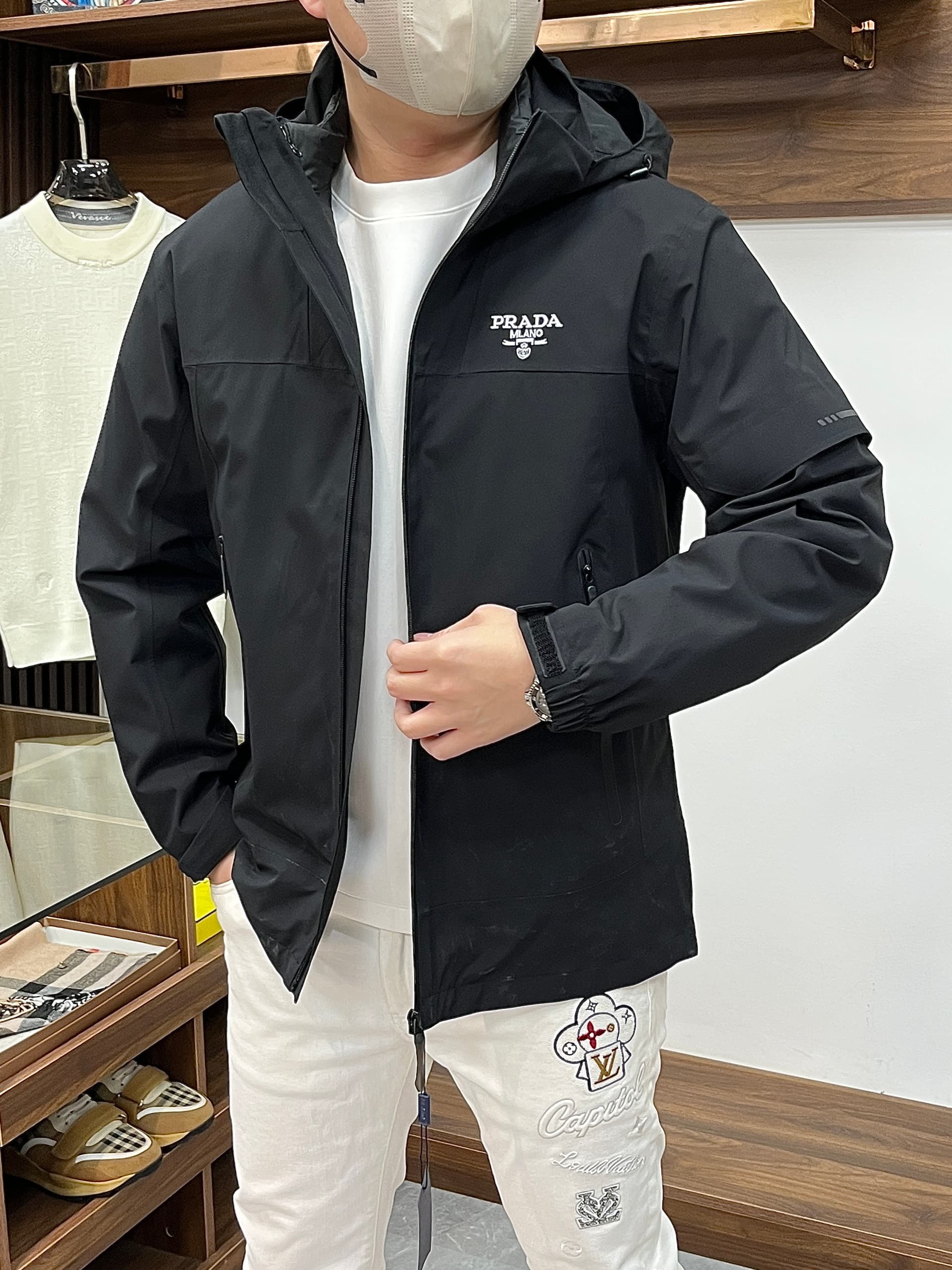 Prada Prada Featured: Check out this year’s must-have 3-in-1 jacket and down coat combo from Niao Jia!