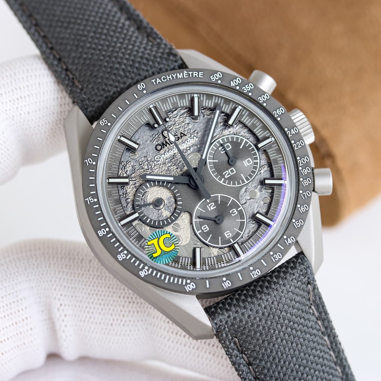 Omega Omega ’s New Speedmaster “Moonlight Gray” Watch: The Two Faces of the Moon
